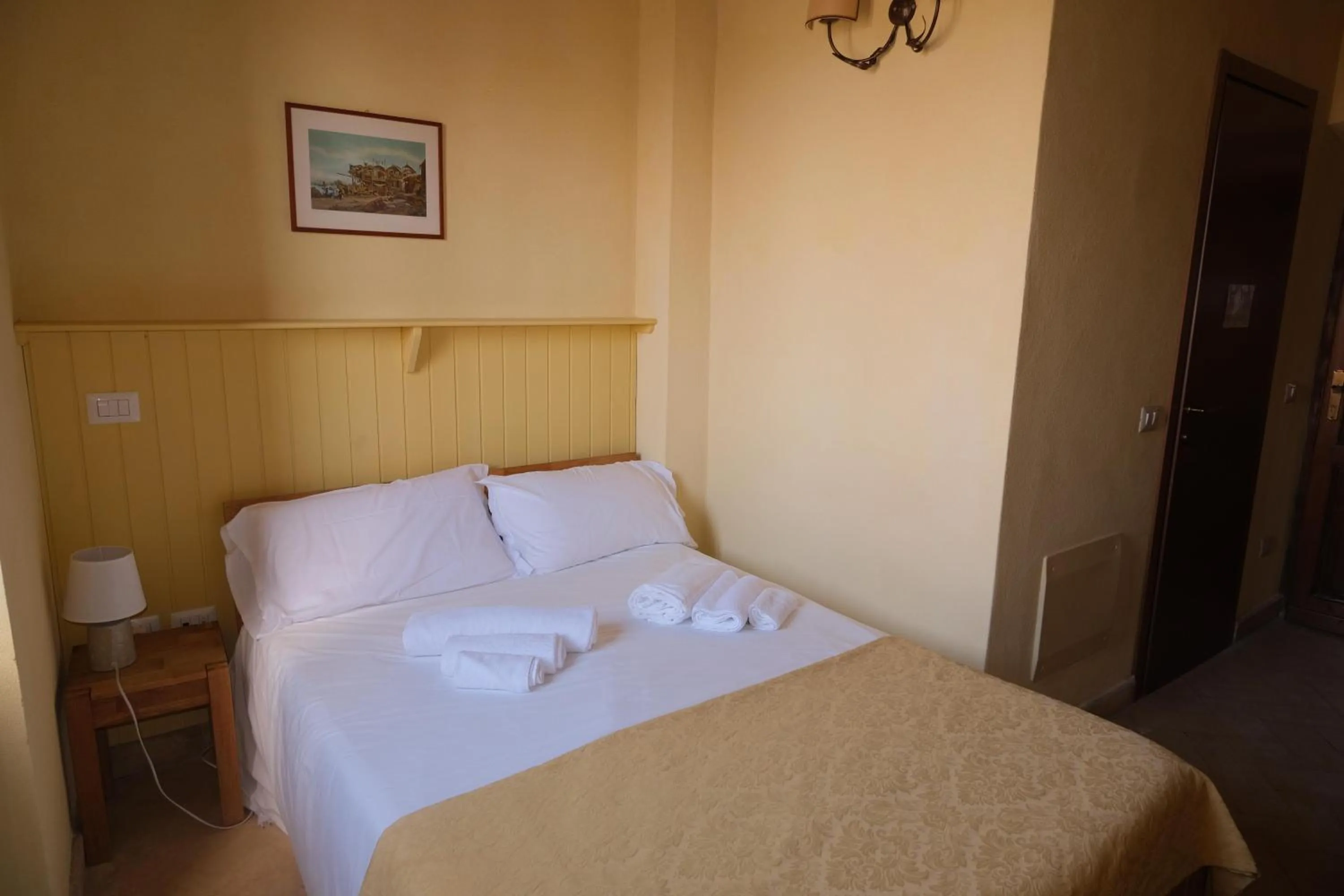 Bed in Relais Borgo Campello