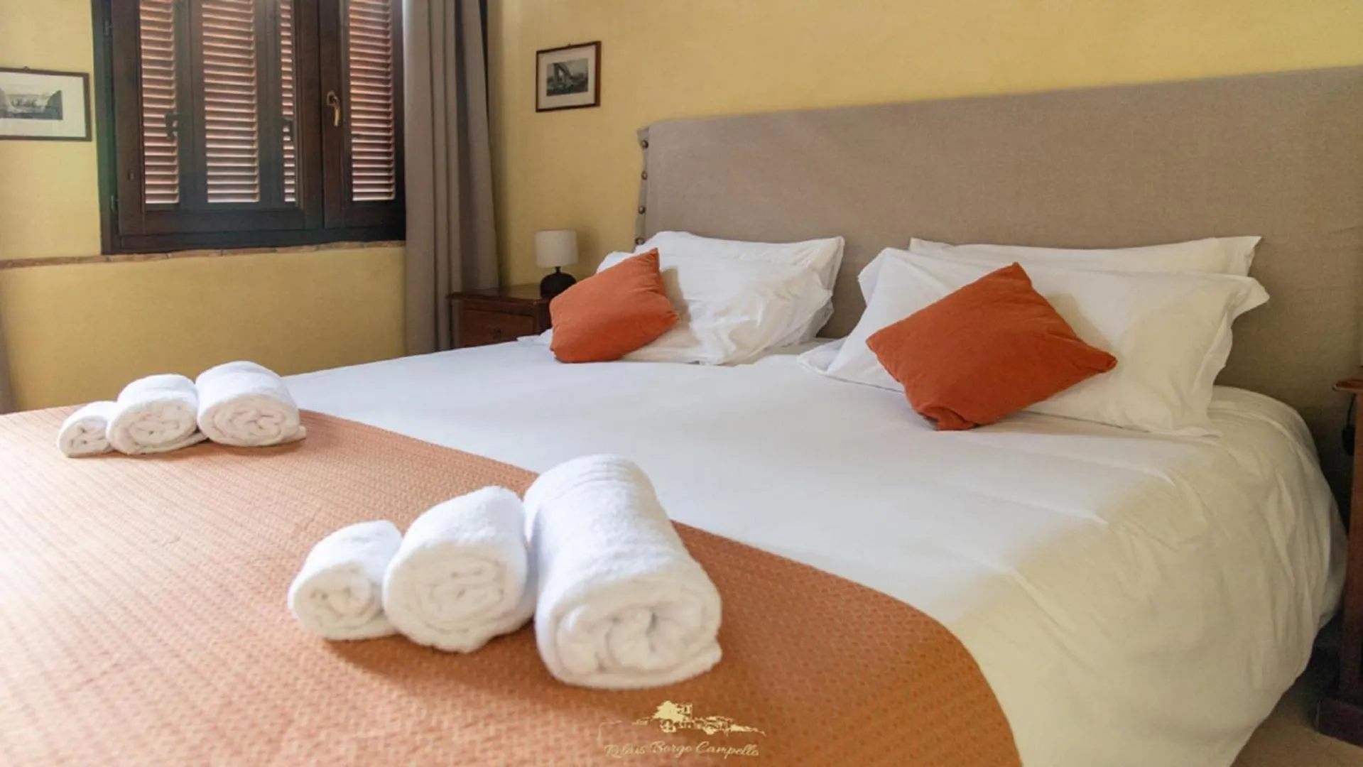 Bed in Relais Borgo Campello