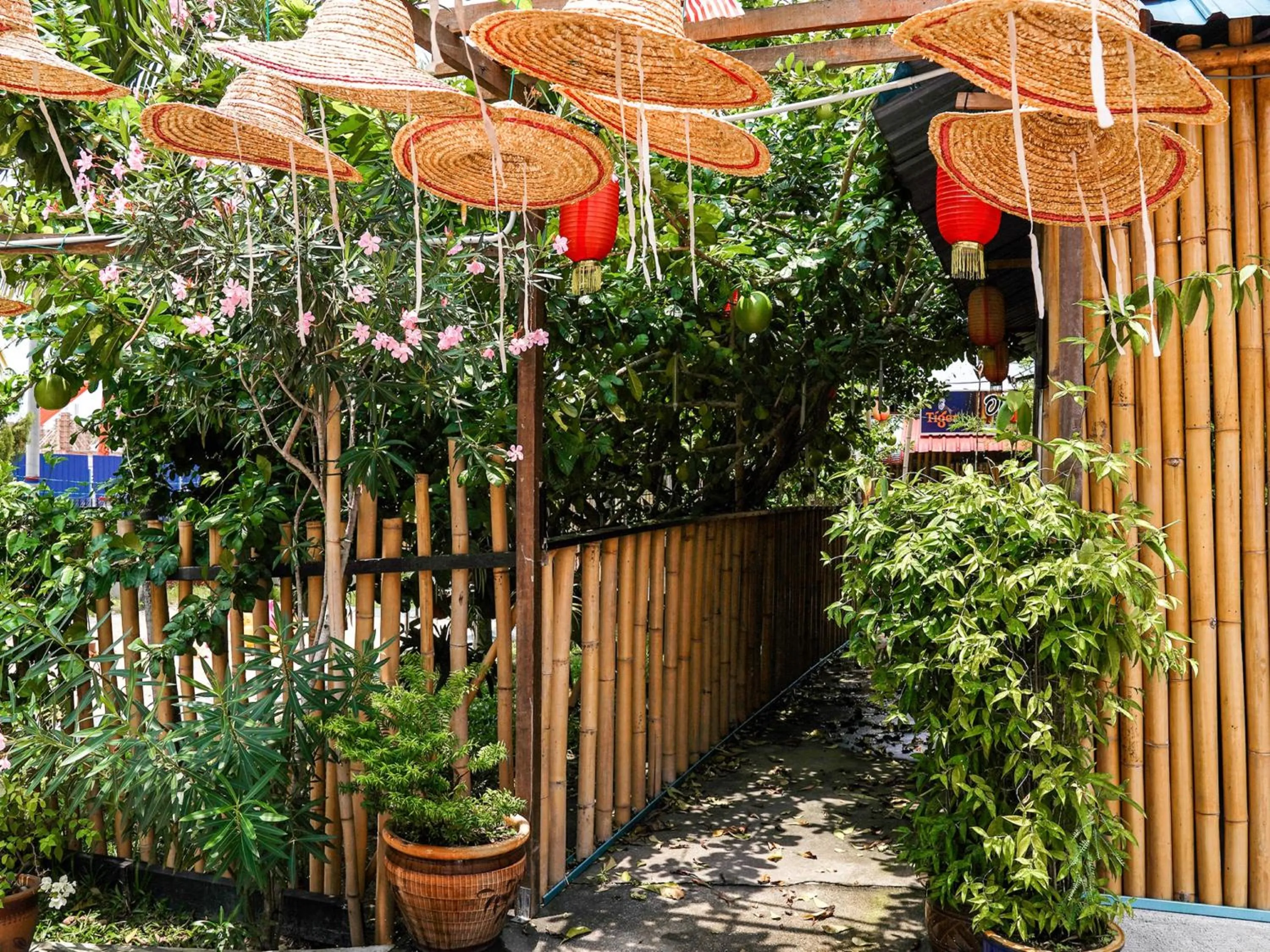 Facade/entrance in Capital O 89374 Ohana Restaurant & Homestay