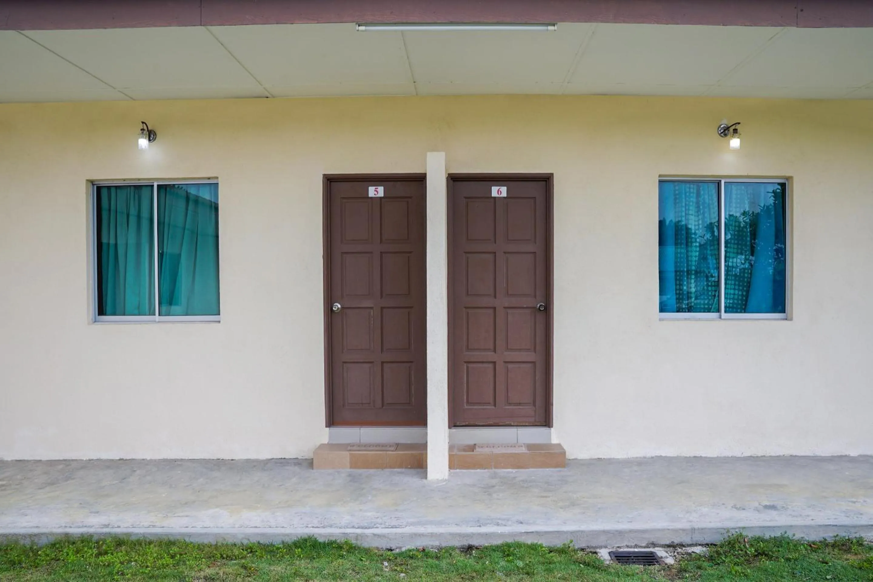 Balcony/Terrace in Capital O 89374 Ohana Restaurant & Homestay