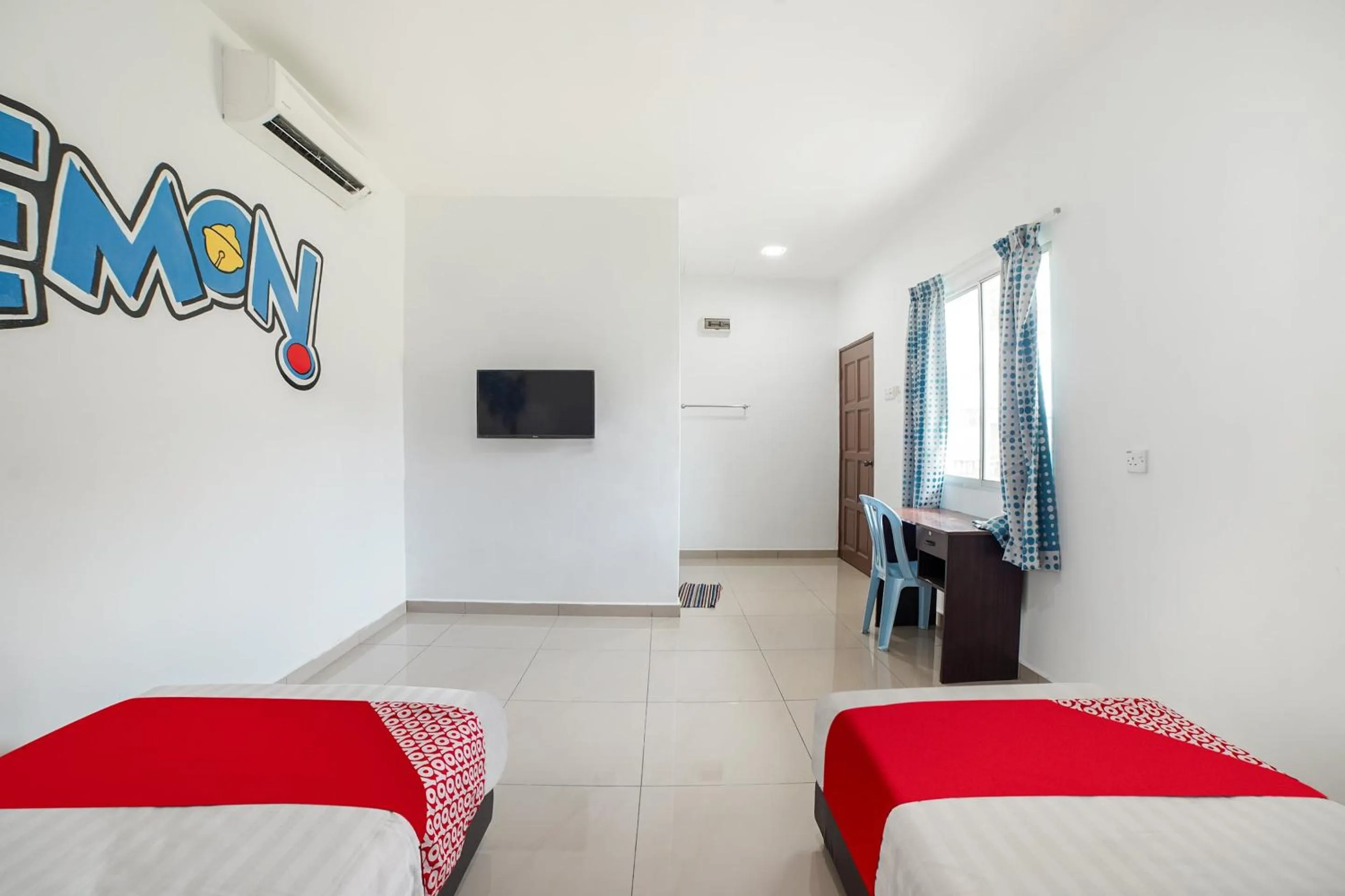 Bedroom, TV/Entertainment Center in Capital O 89374 Ohana Restaurant & Homestay