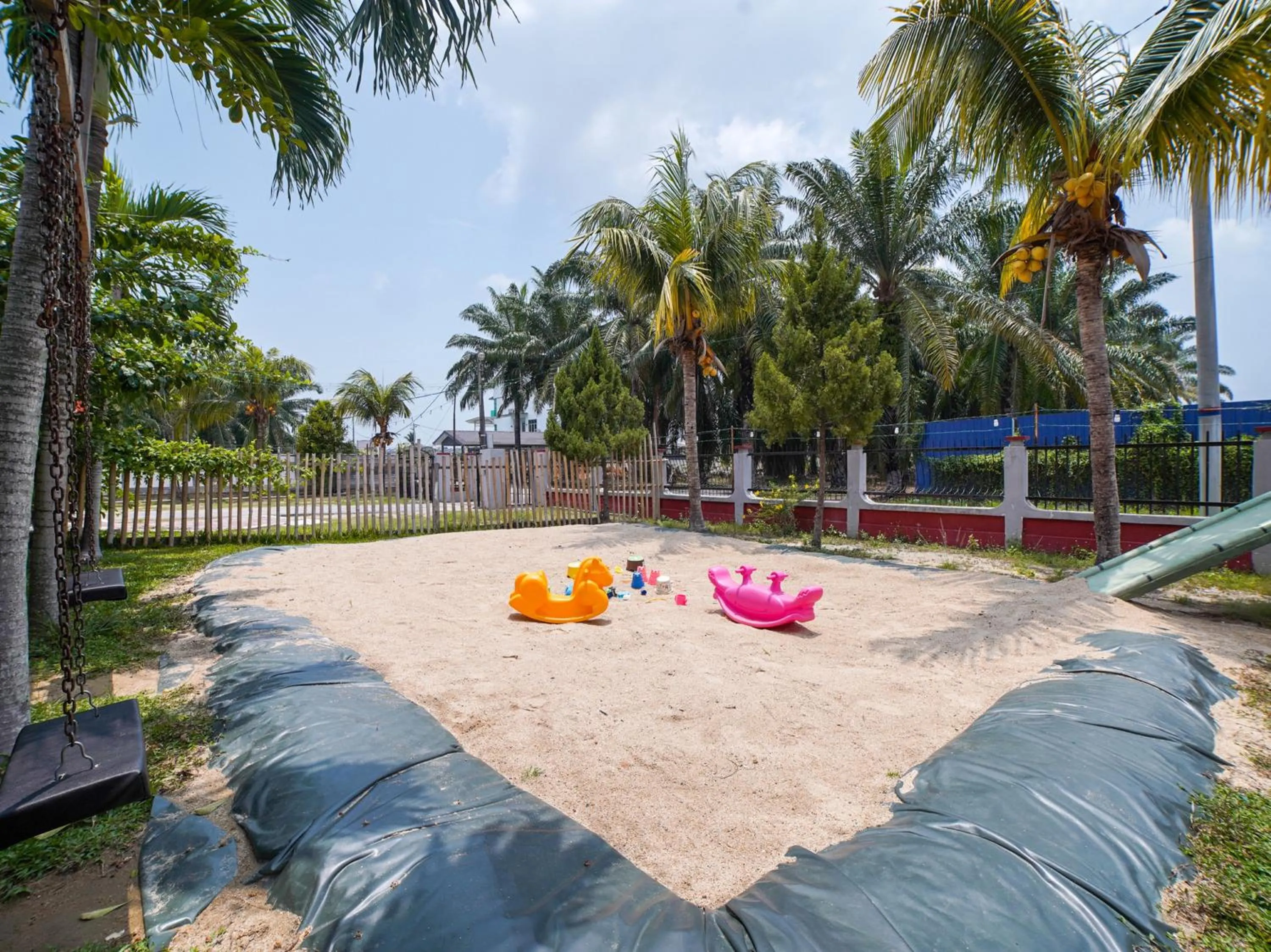 Children play ground in Capital O 89374 Ohana Restaurant & Homestay