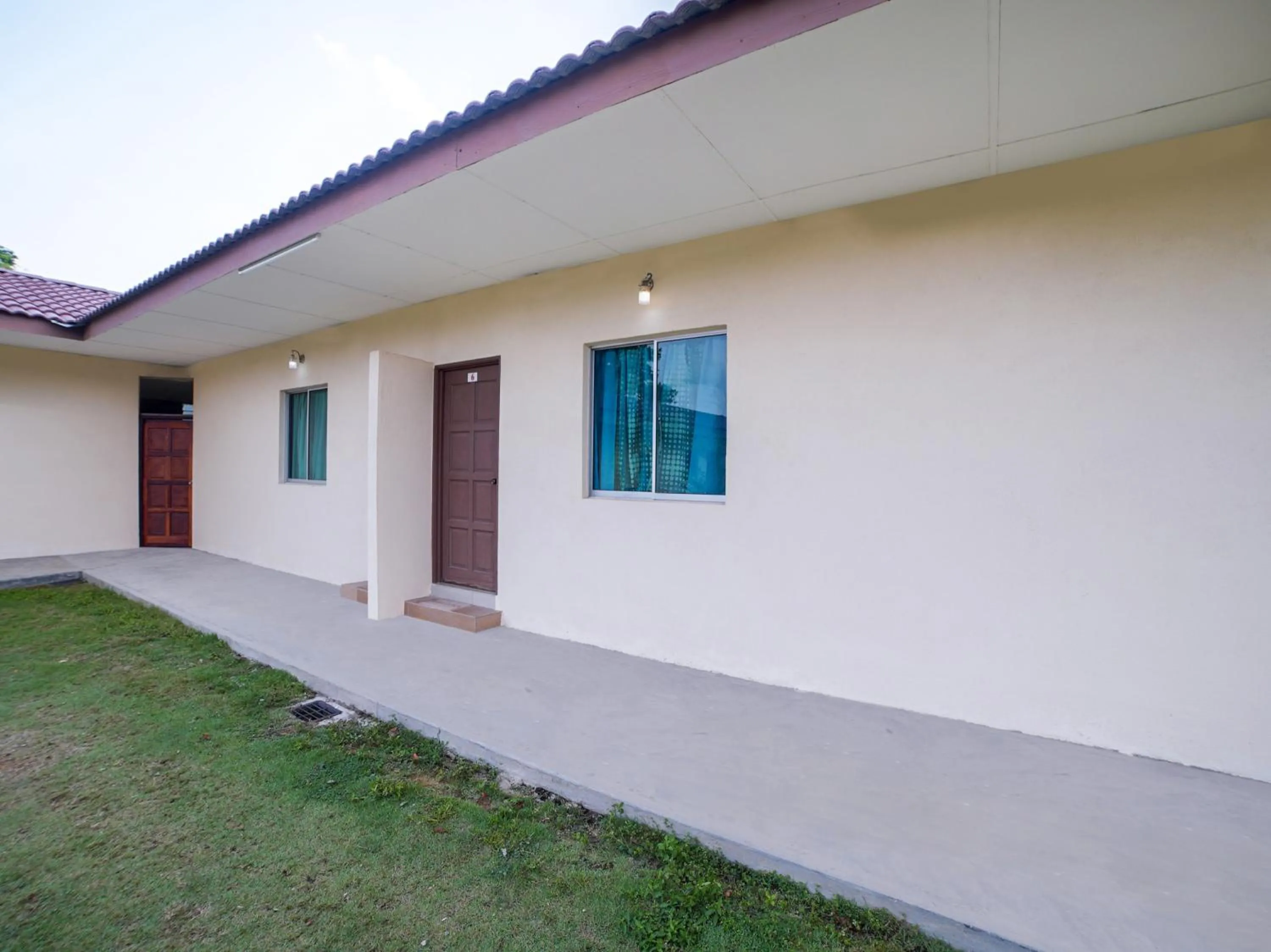 Facade/entrance, Property Building in Capital O 89374 Ohana Restaurant & Homestay