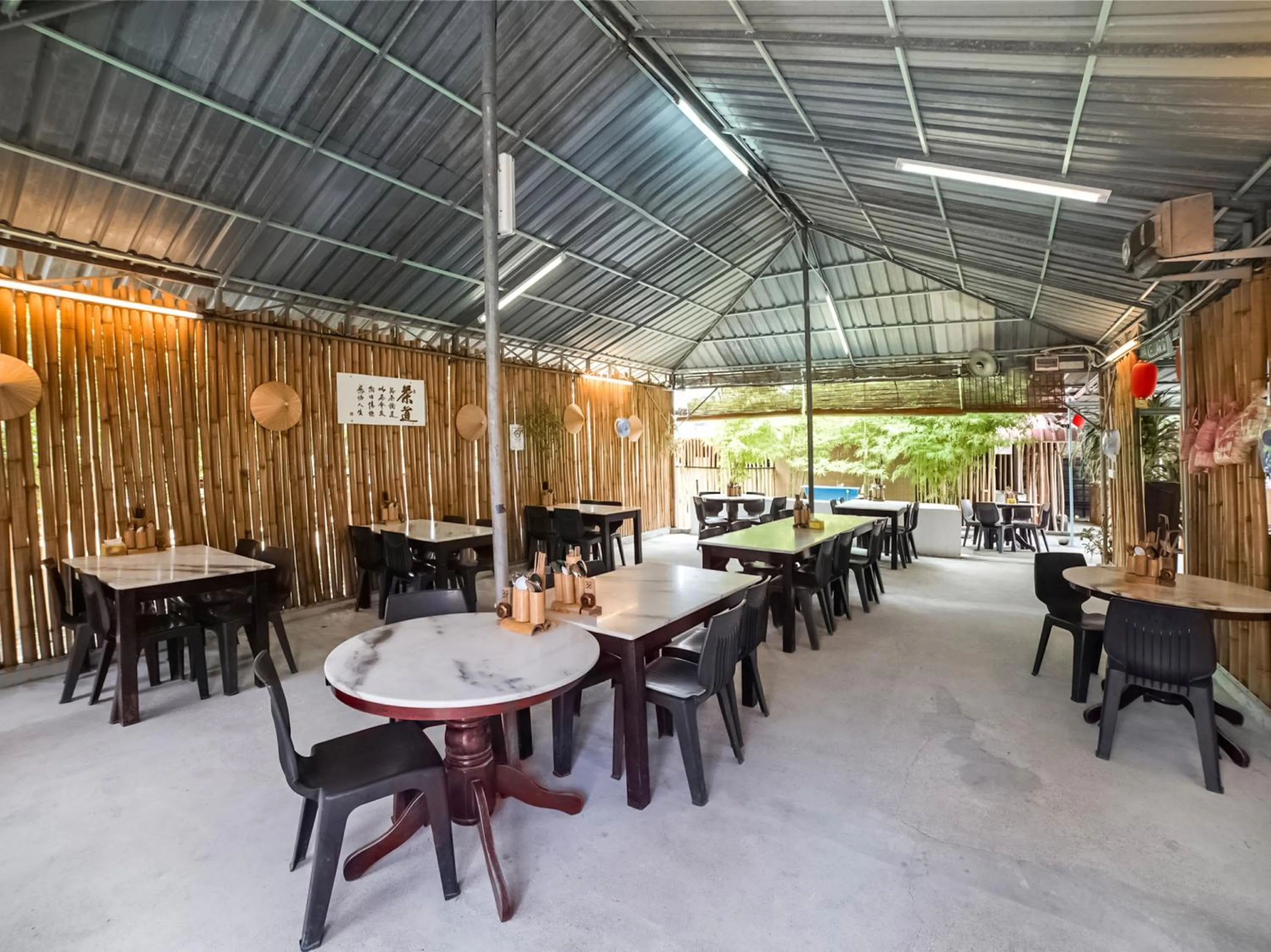 Restaurant/Places to Eat in Capital O 89374 Ohana Restaurant & Homestay
