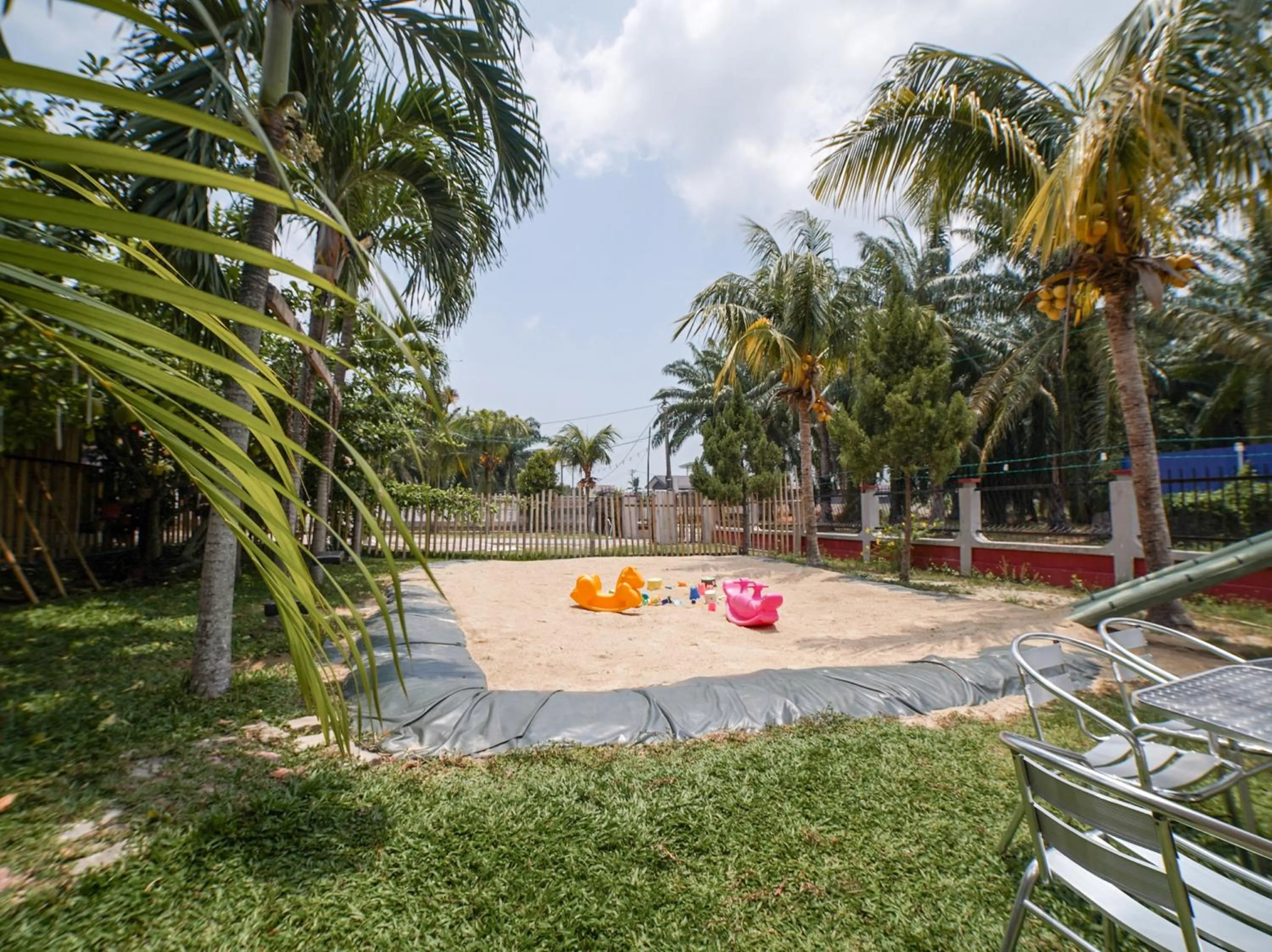 Children play ground in Capital O 89374 Ohana Restaurant & Homestay