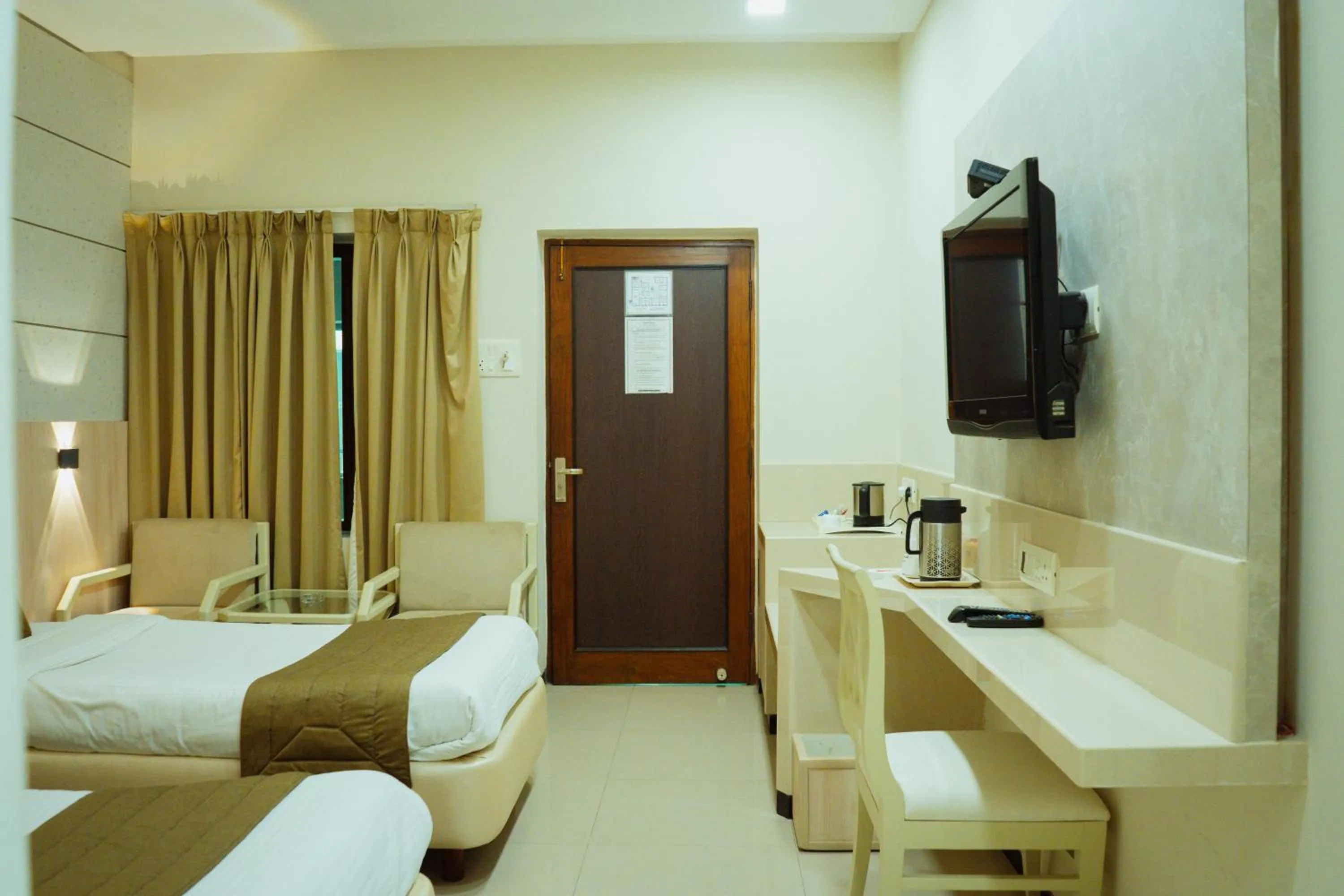 TV and multimedia, Bed in Hotel Yatrik