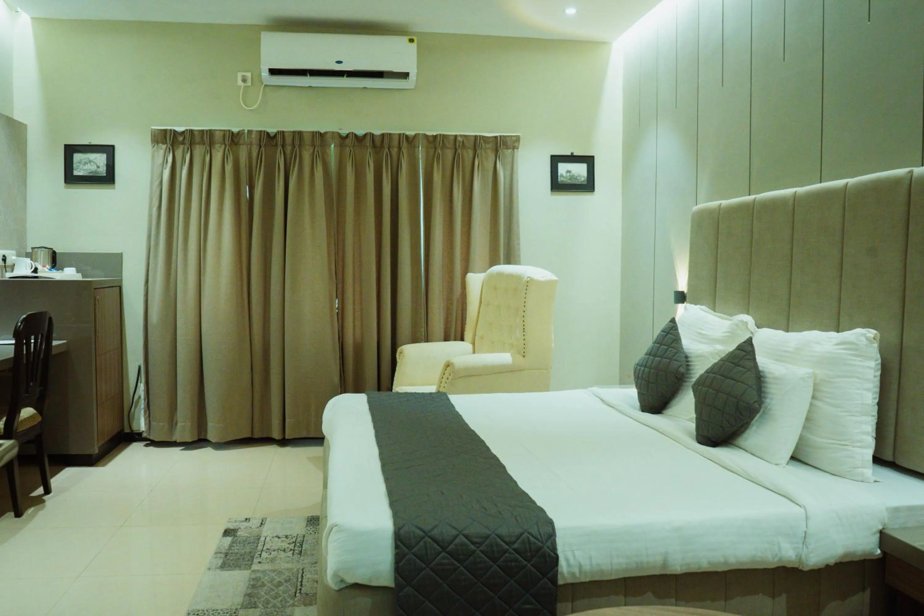 Photo of the whole room, Bed in Hotel Yatrik