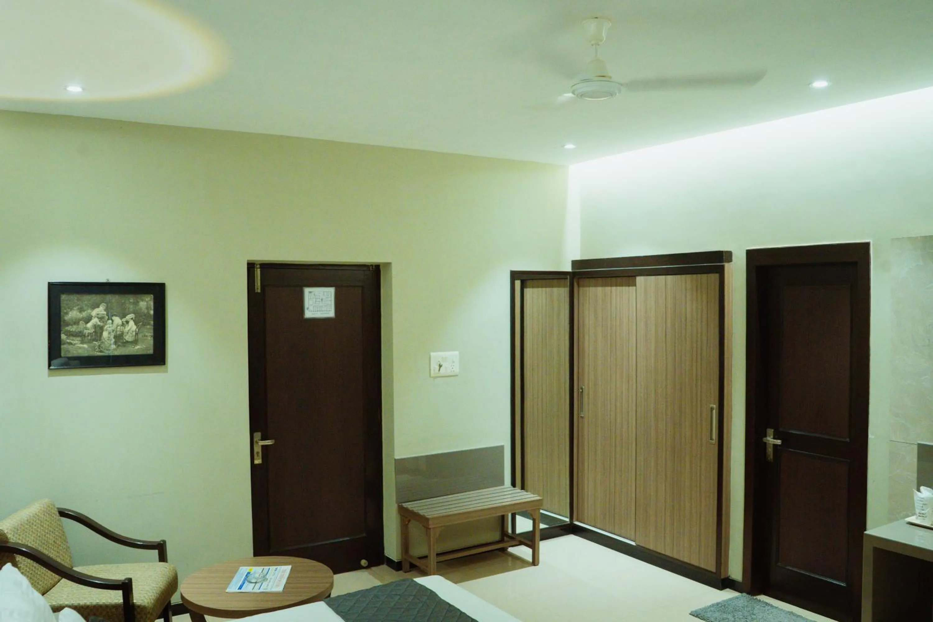 Photo of the whole room in Hotel Yatrik