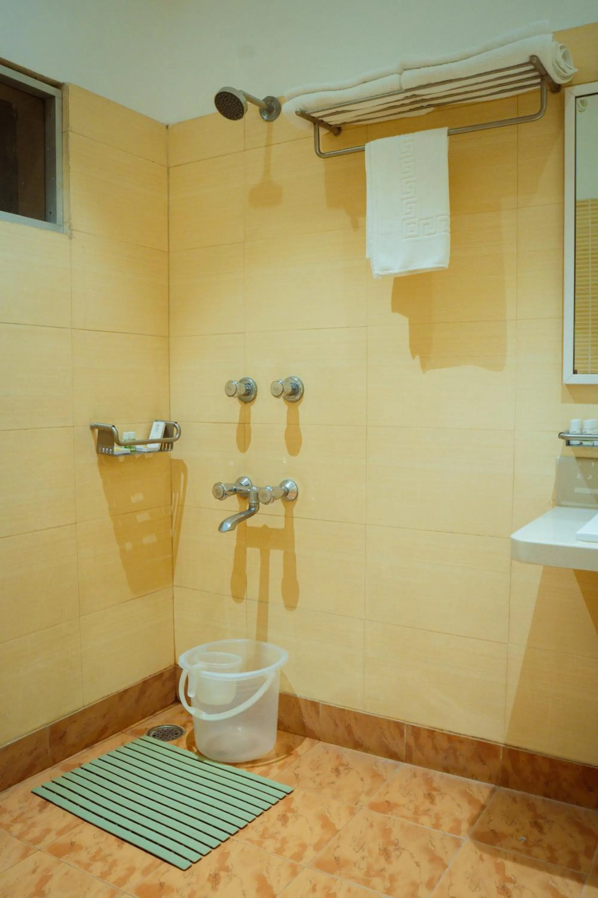 Shower in Hotel Yatrik