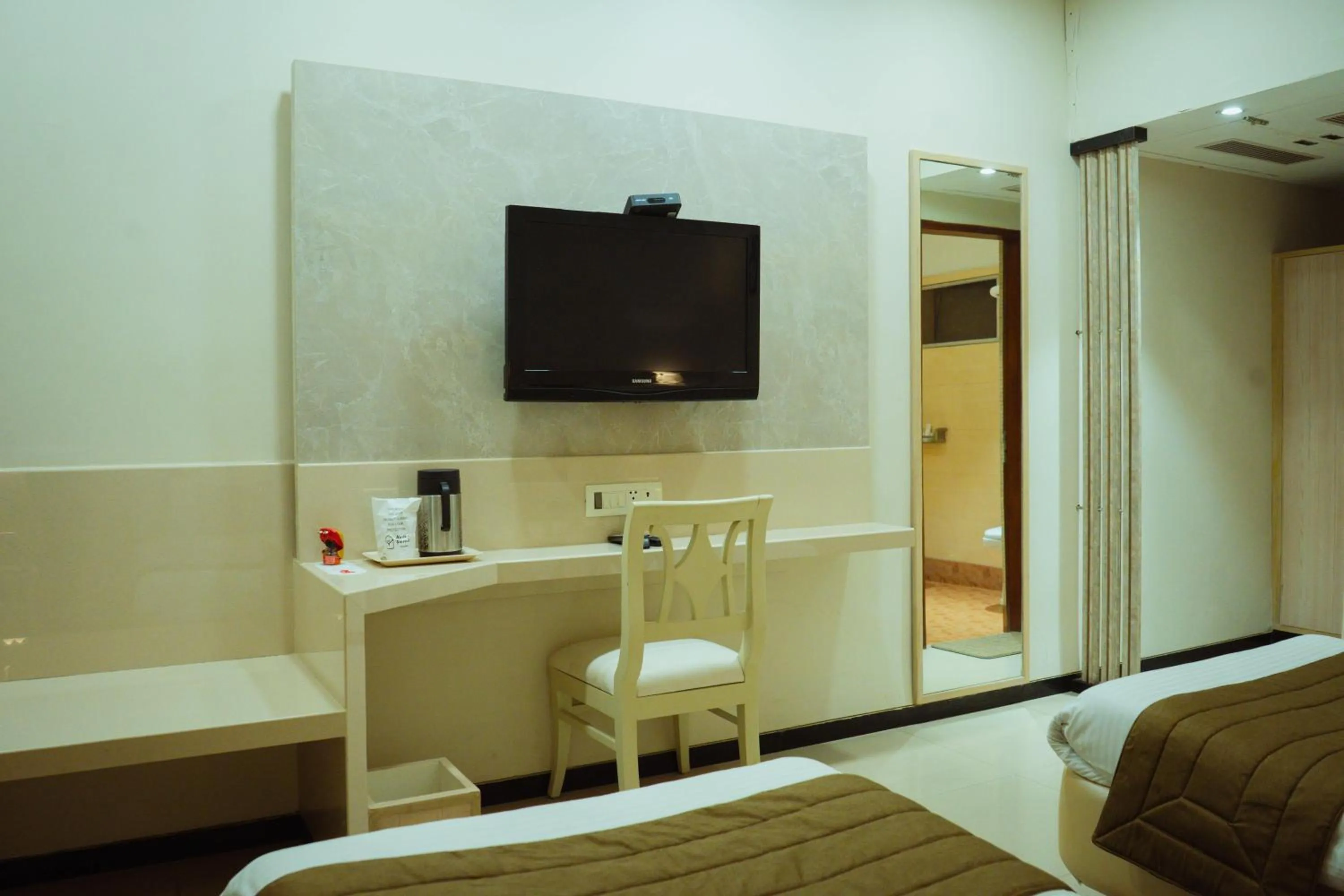 TV and multimedia, Bed in Hotel Yatrik