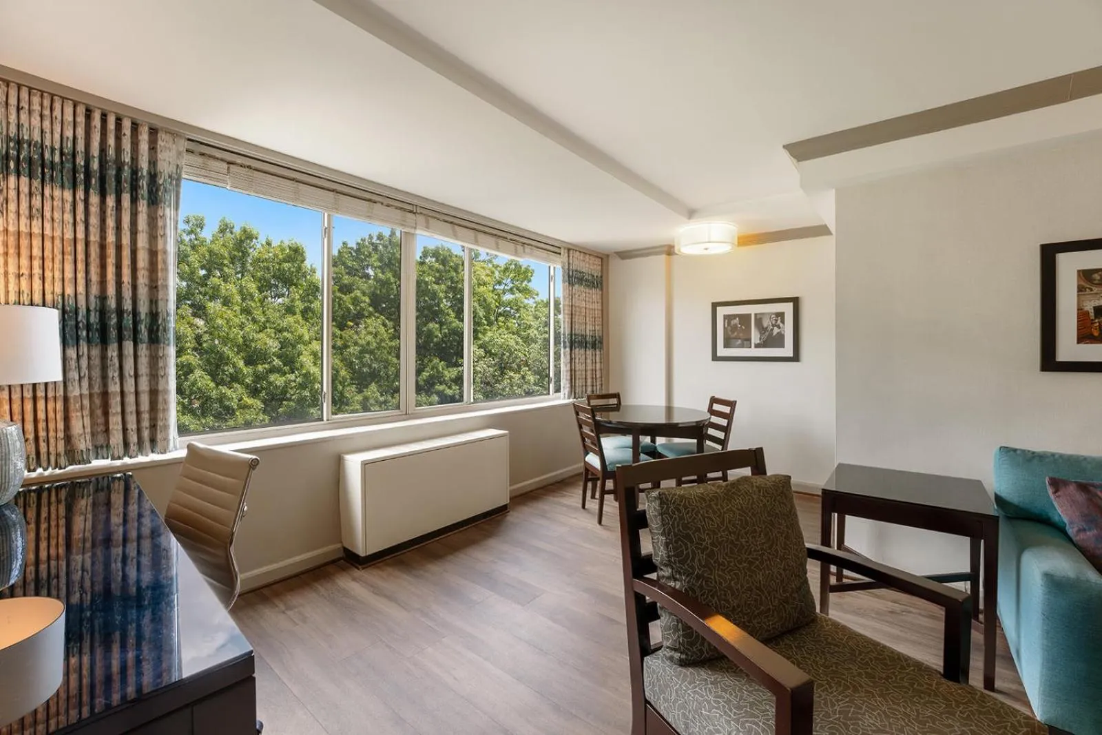 Living room, Bed in The River Inn