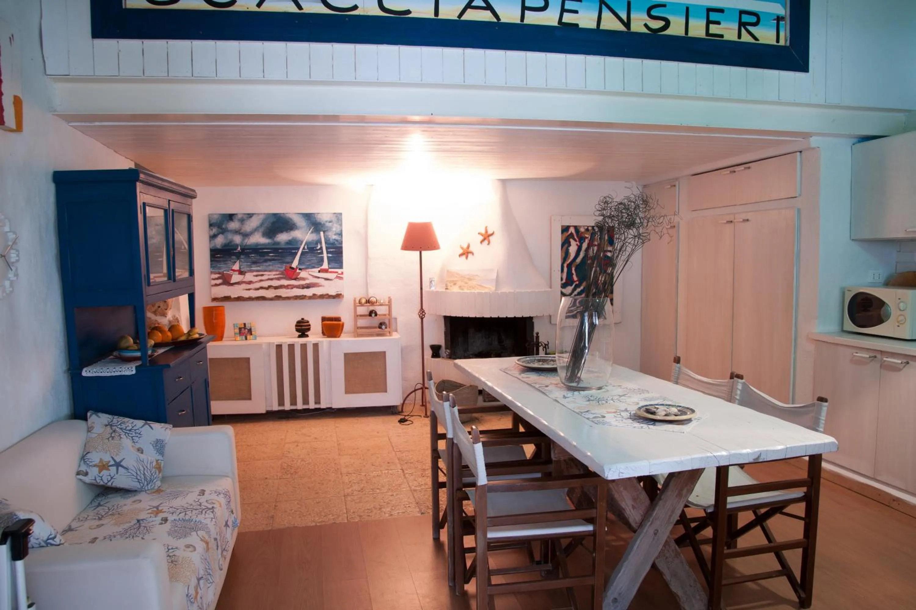 Communal kitchen in B&B Scacciapensieri