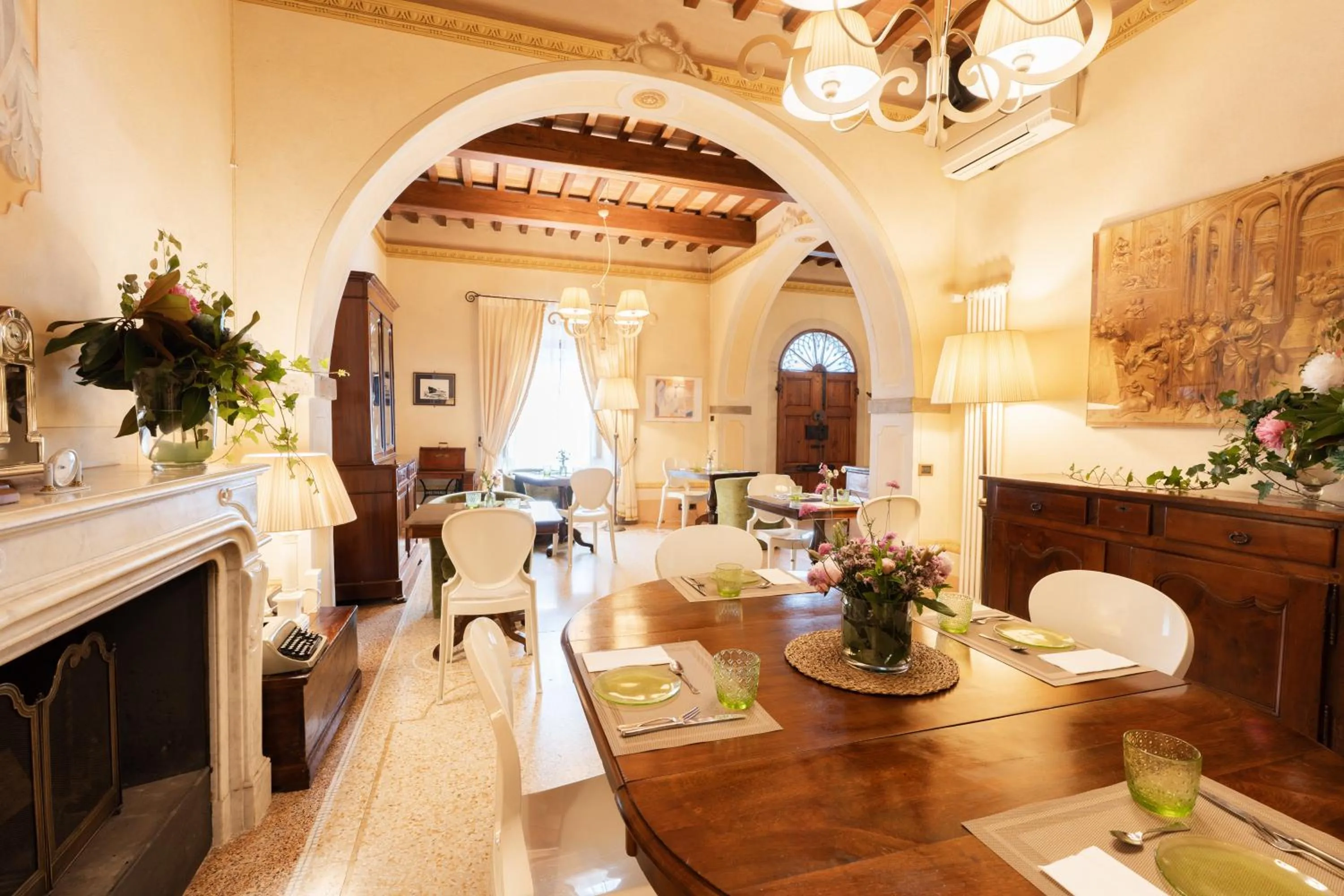 Restaurant/places to eat in VillAmorosa