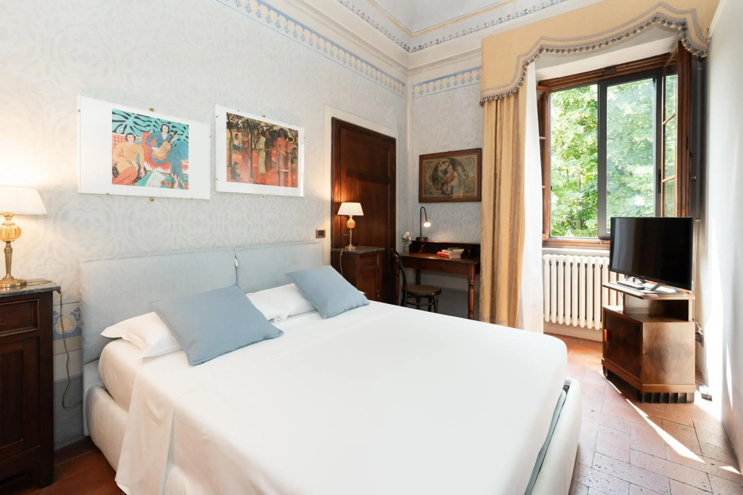 Classic Triple Room in VillAmorosa Classic Triple Room in VillAmorosa