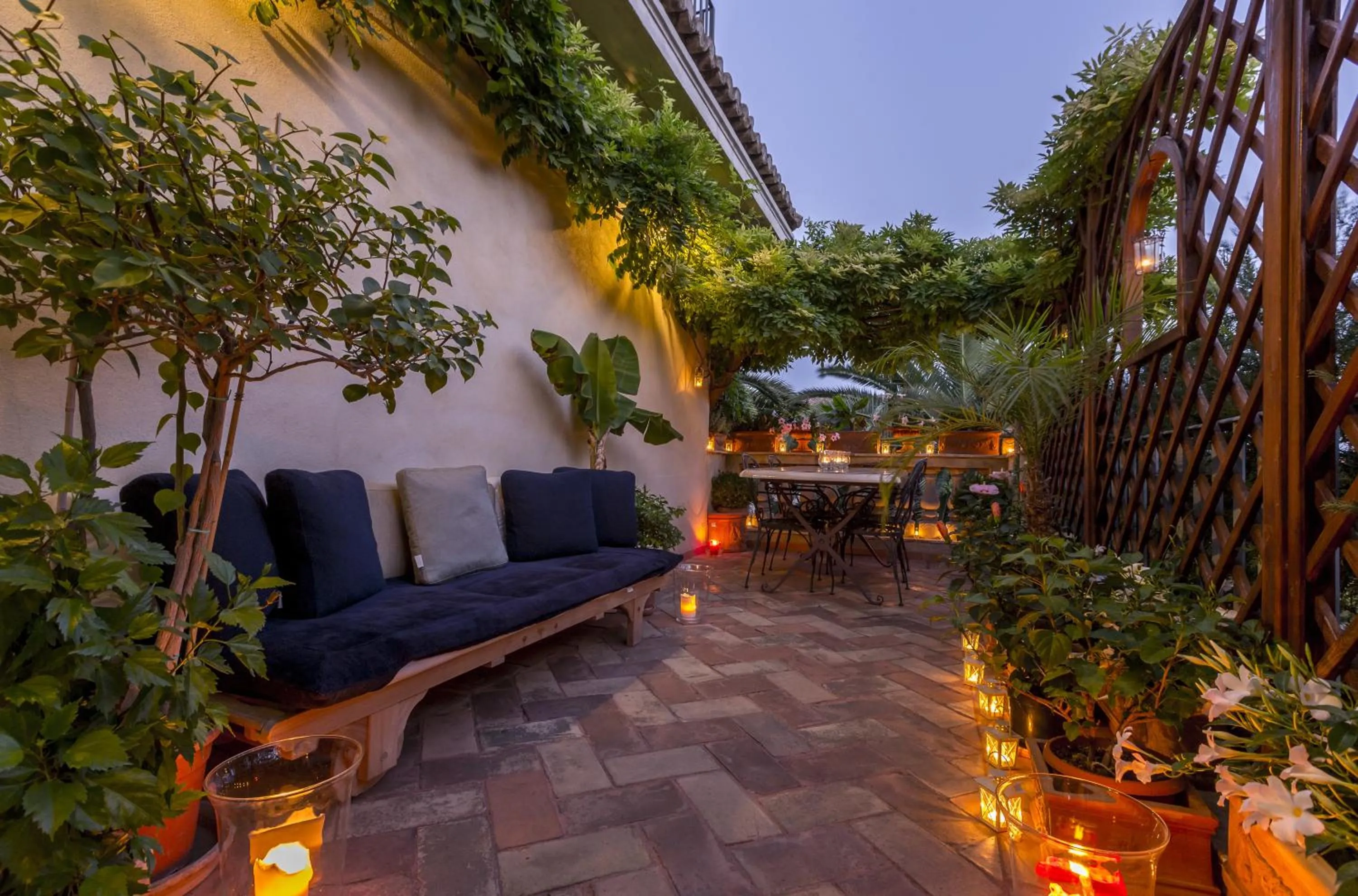 Patio in Episcopo Lipinsky Luxury Suites