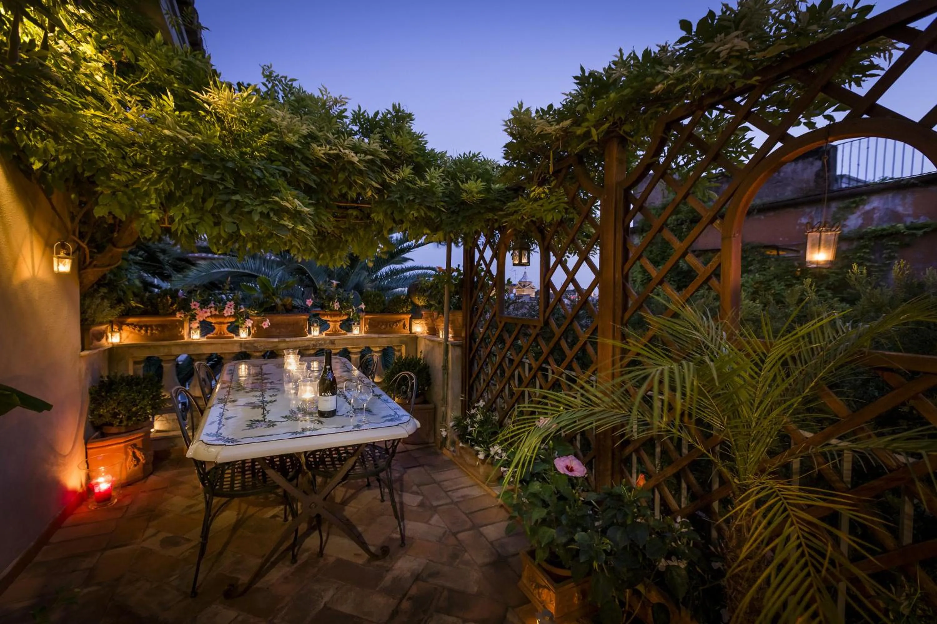 Patio in Episcopo Lipinsky Luxury Suites