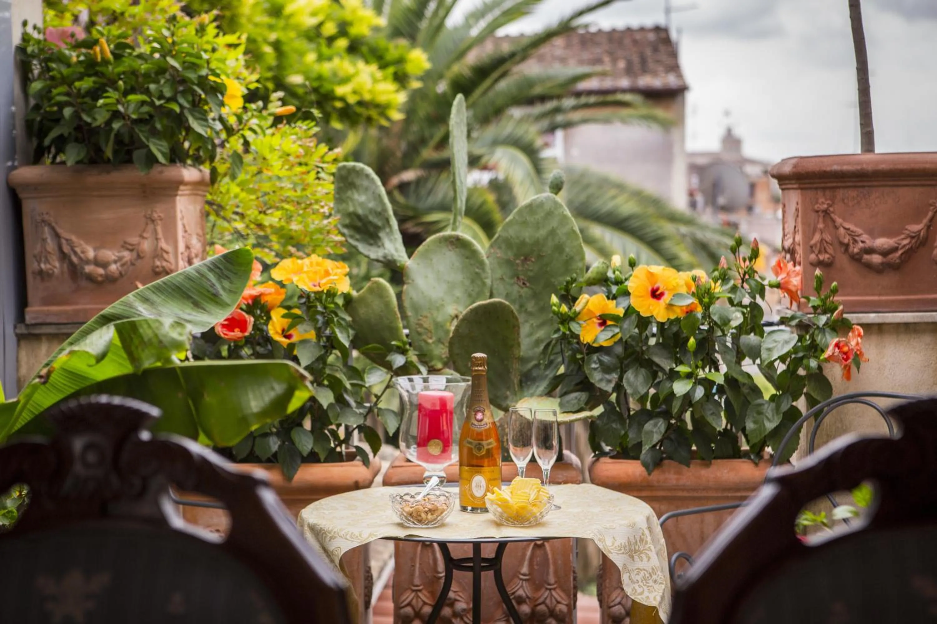 Patio in Episcopo Lipinsky Luxury Suites
