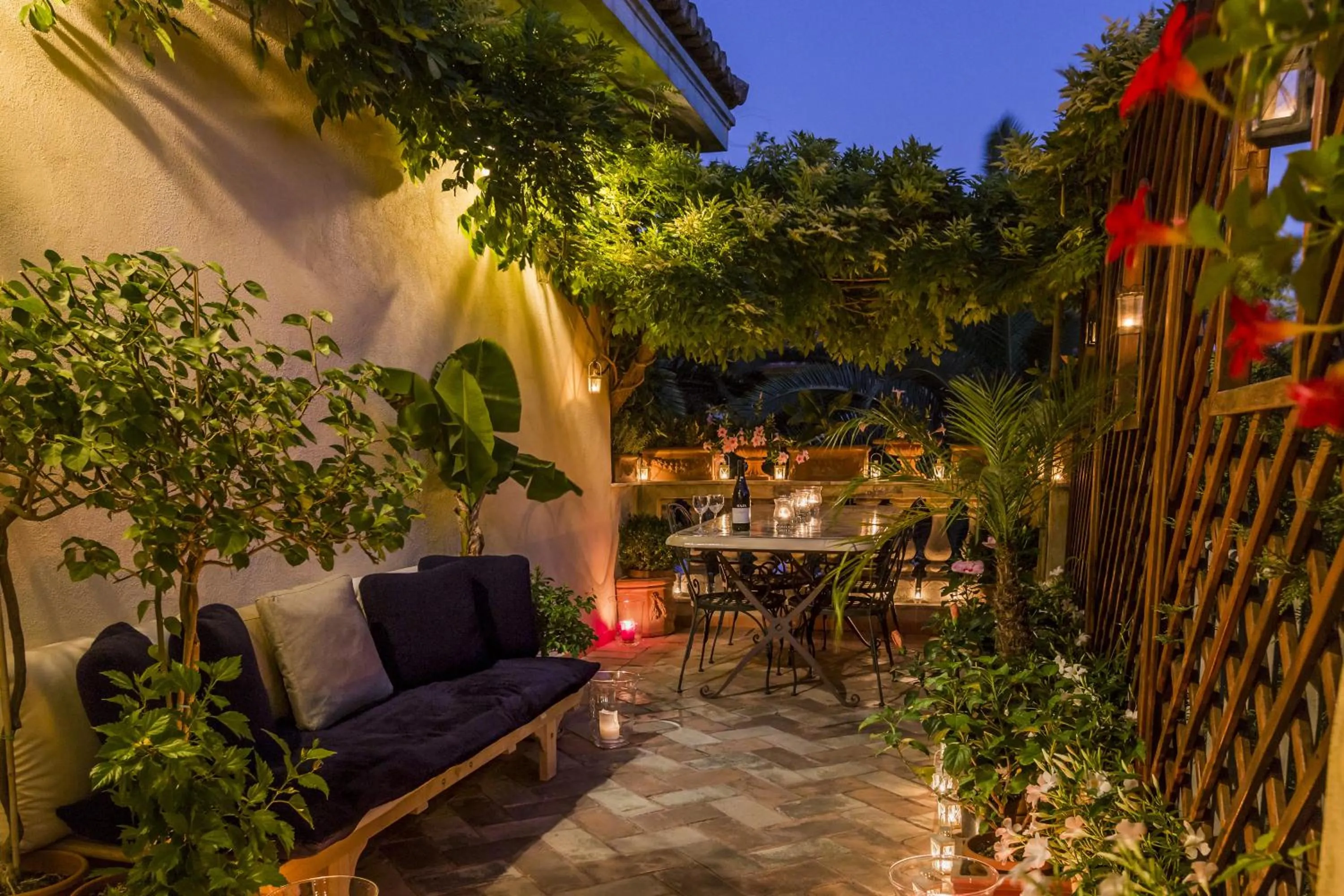 Patio in Episcopo Lipinsky Luxury Suites