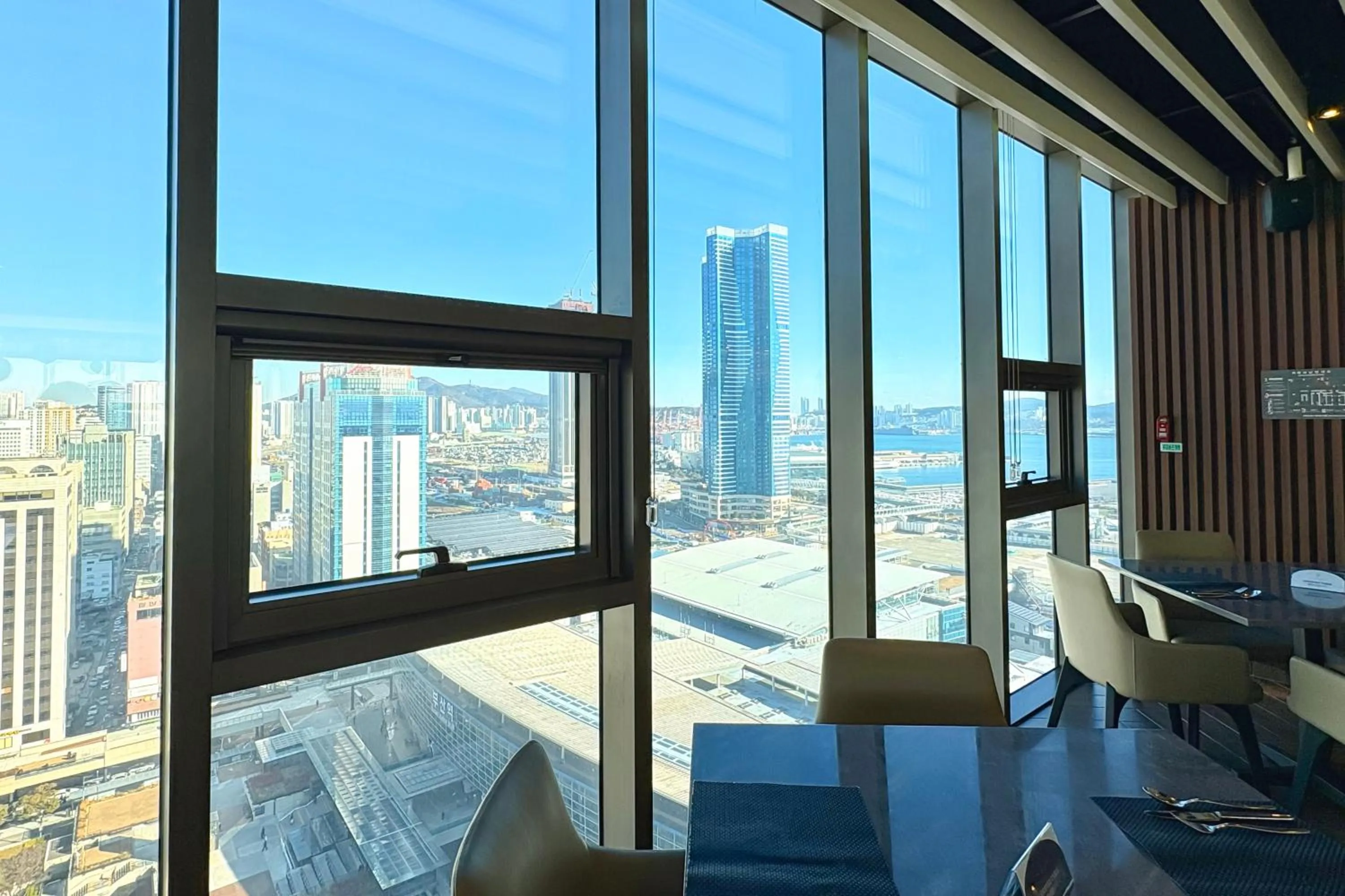 Restaurant/places to eat in Ramada Encore by Wyndham Busan Station