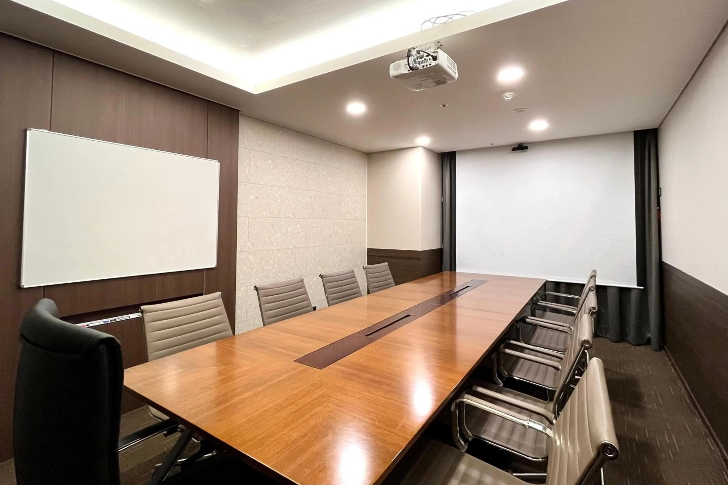 Meeting/conference room in Ramada Encore by Wyndham Busan Station