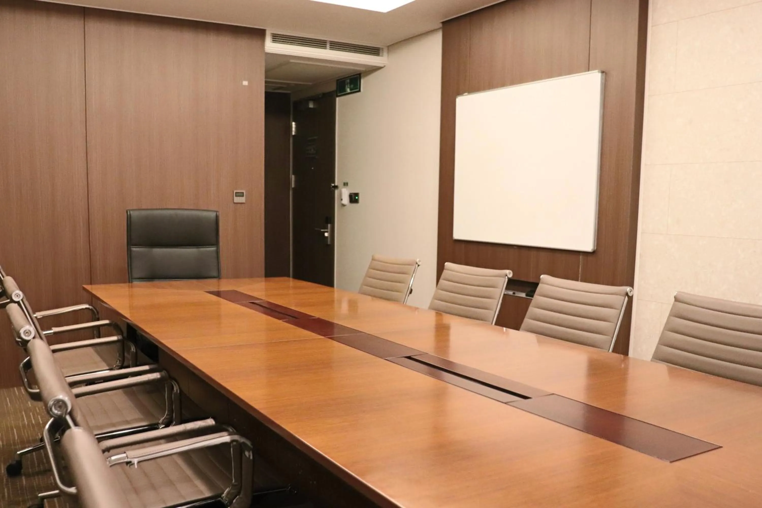 Meeting/conference room in Ramada Encore by Wyndham Busan Station