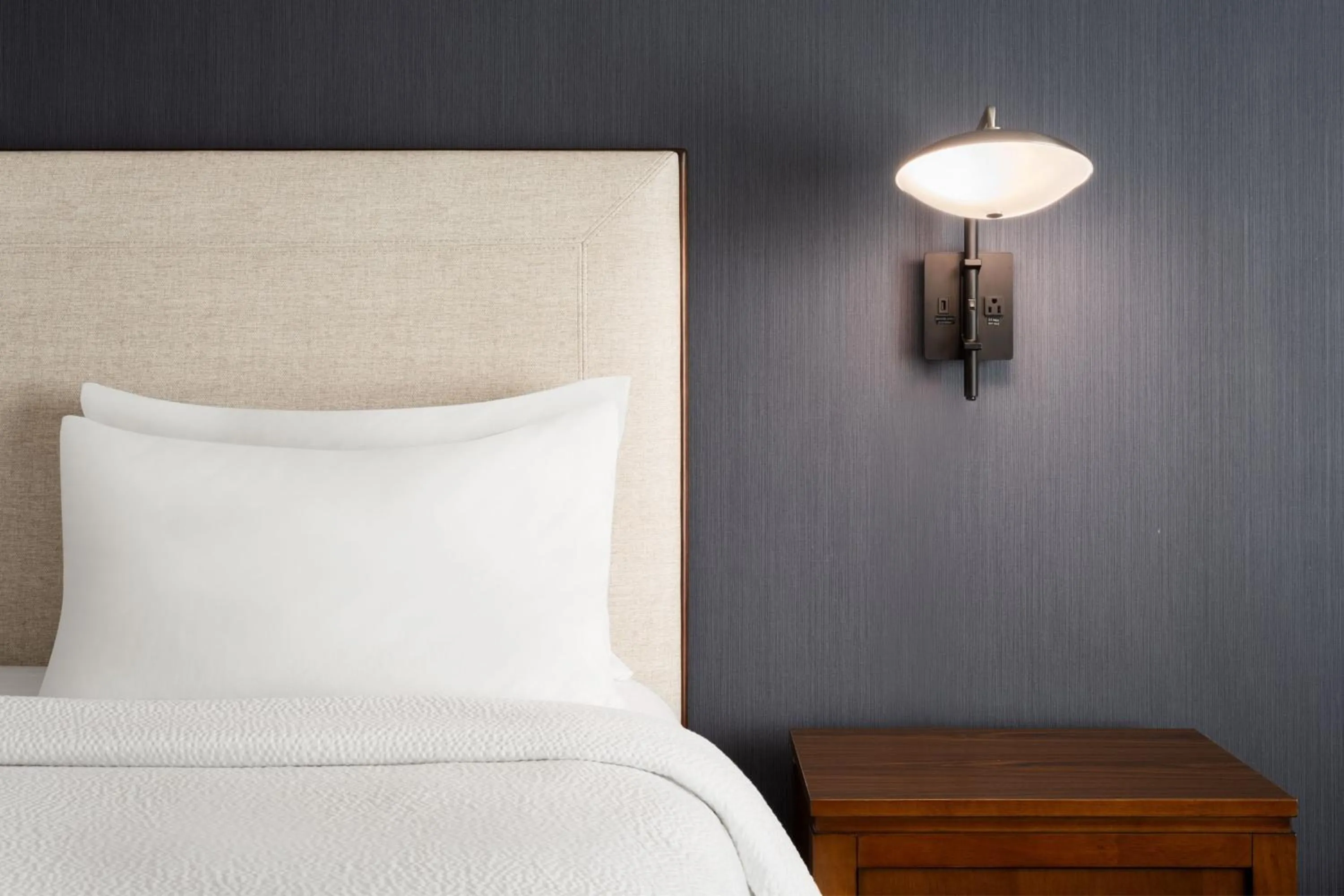 Photo of the whole room, Bed in Courtyard by Marriott Seattle SeaTac Airport