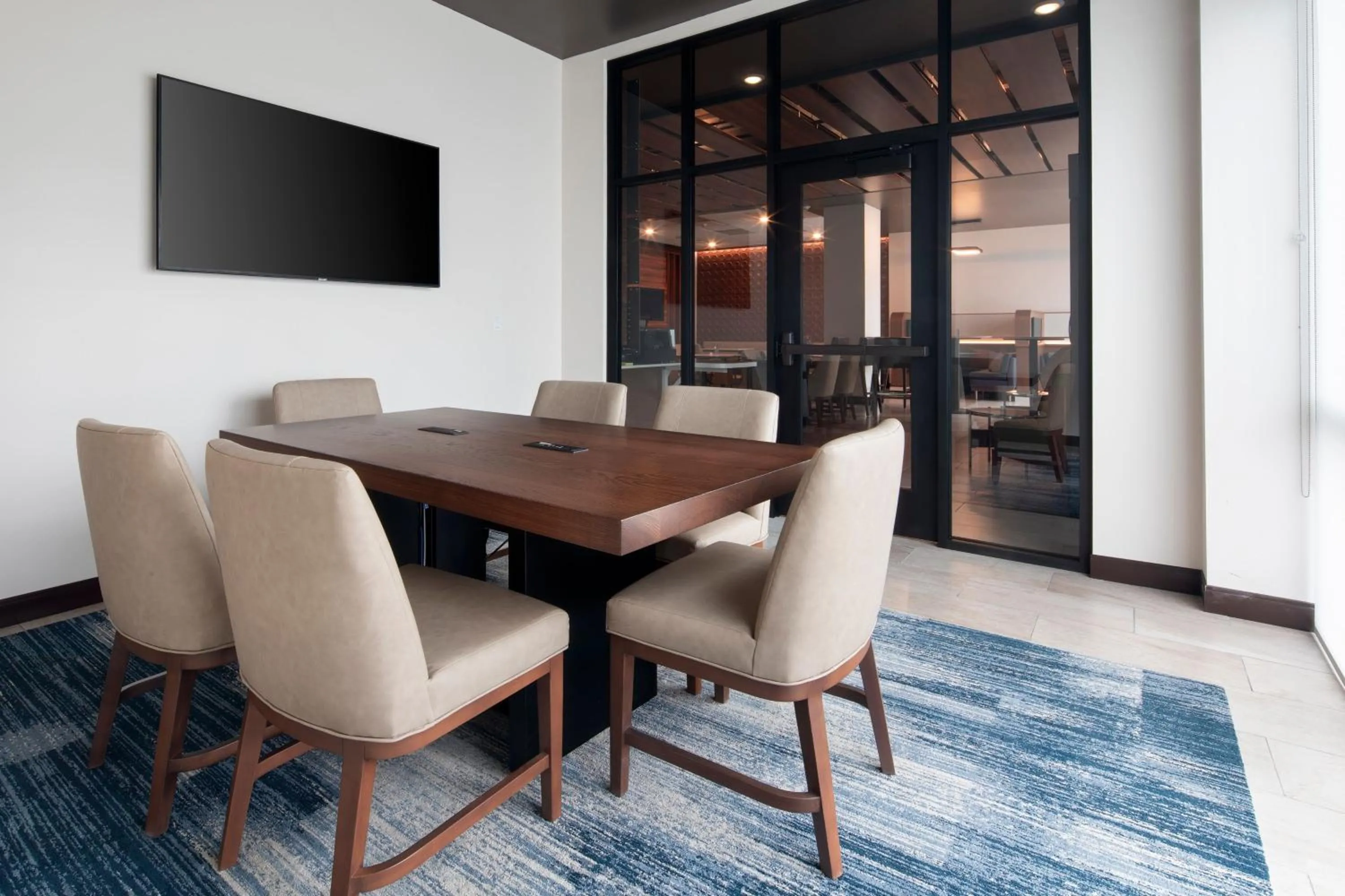 Restaurant/places to eat in Courtyard by Marriott Seattle SeaTac Airport