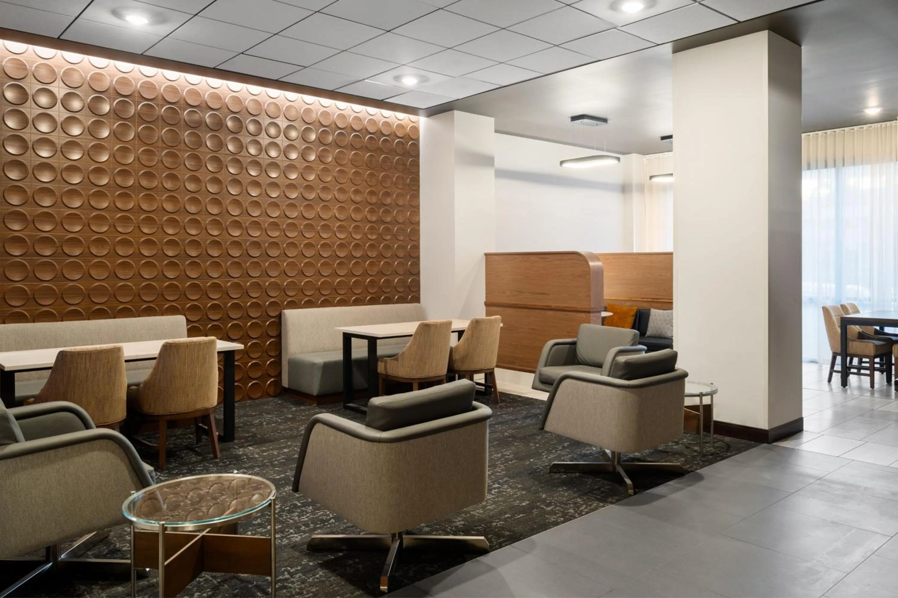 Lobby or reception in Courtyard by Marriott Seattle SeaTac Airport