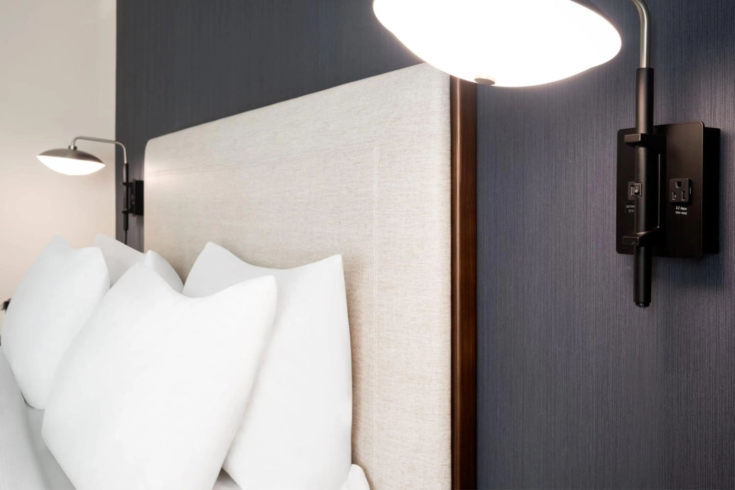 Bedroom in Courtyard by Marriott Seattle SeaTac Airport