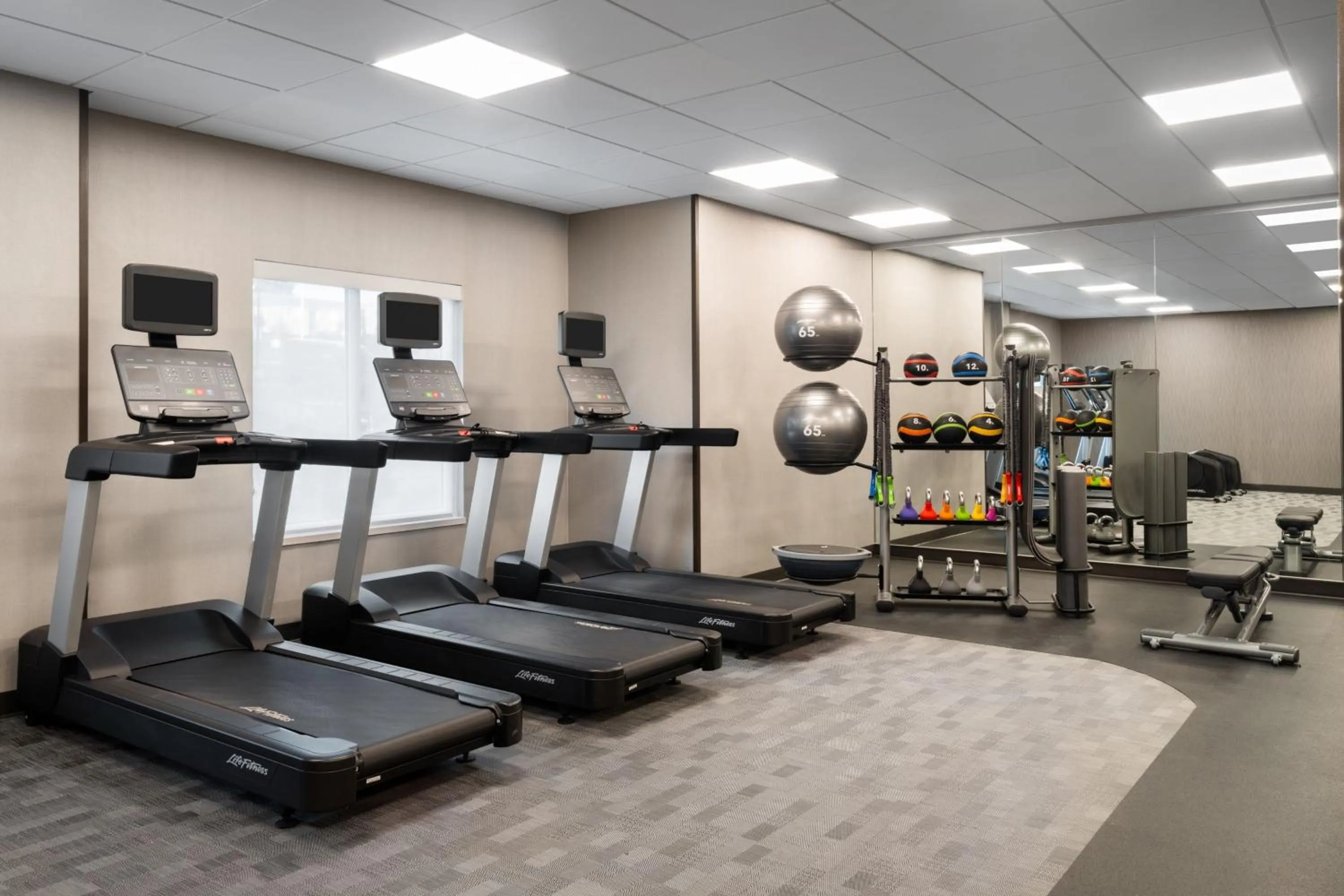 Fitness centre/facilities in Courtyard by Marriott Seattle SeaTac Airport