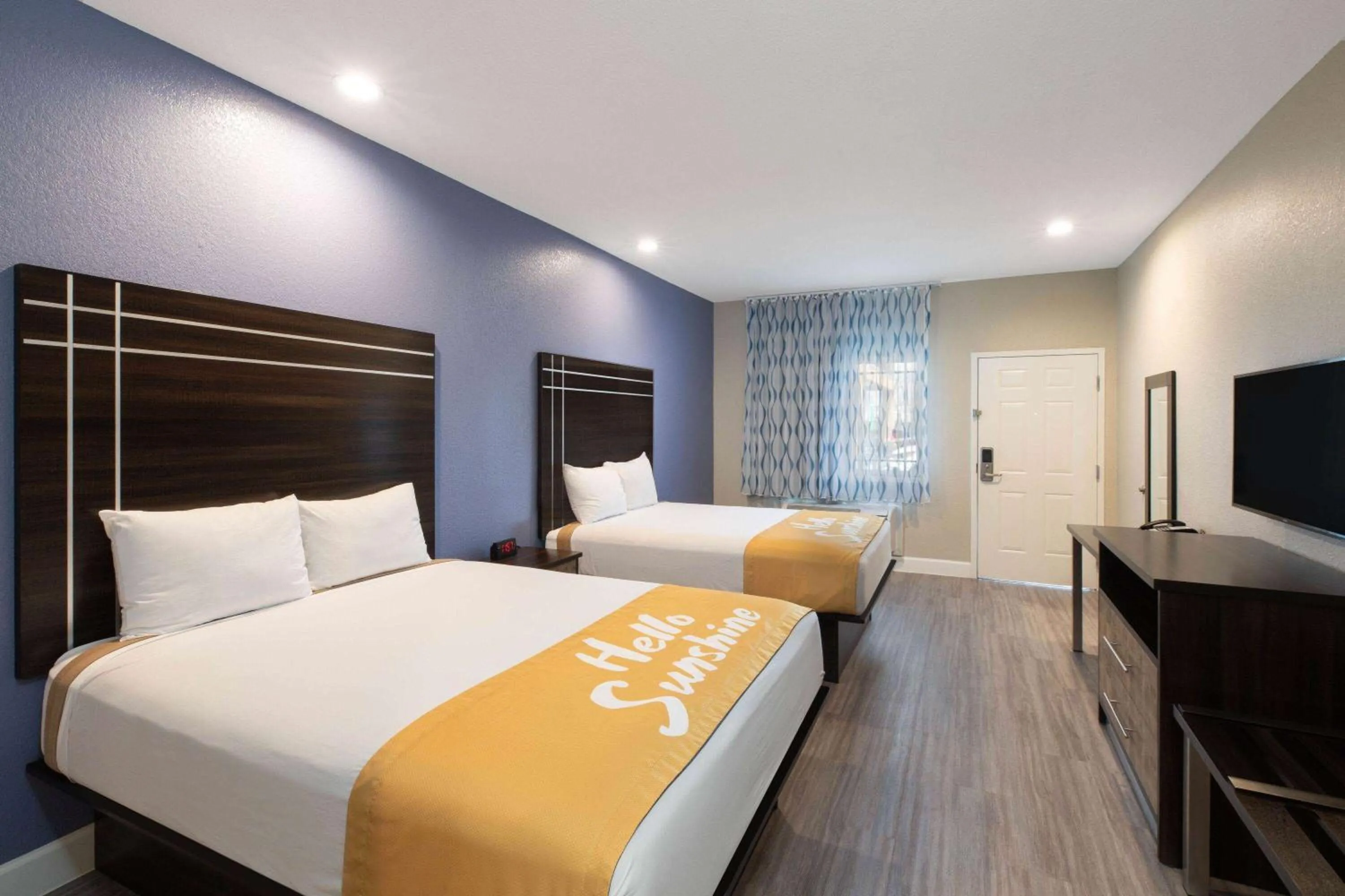 Photo of the whole room, Bed in Days Inn & Suites by Wyndham La Porte
