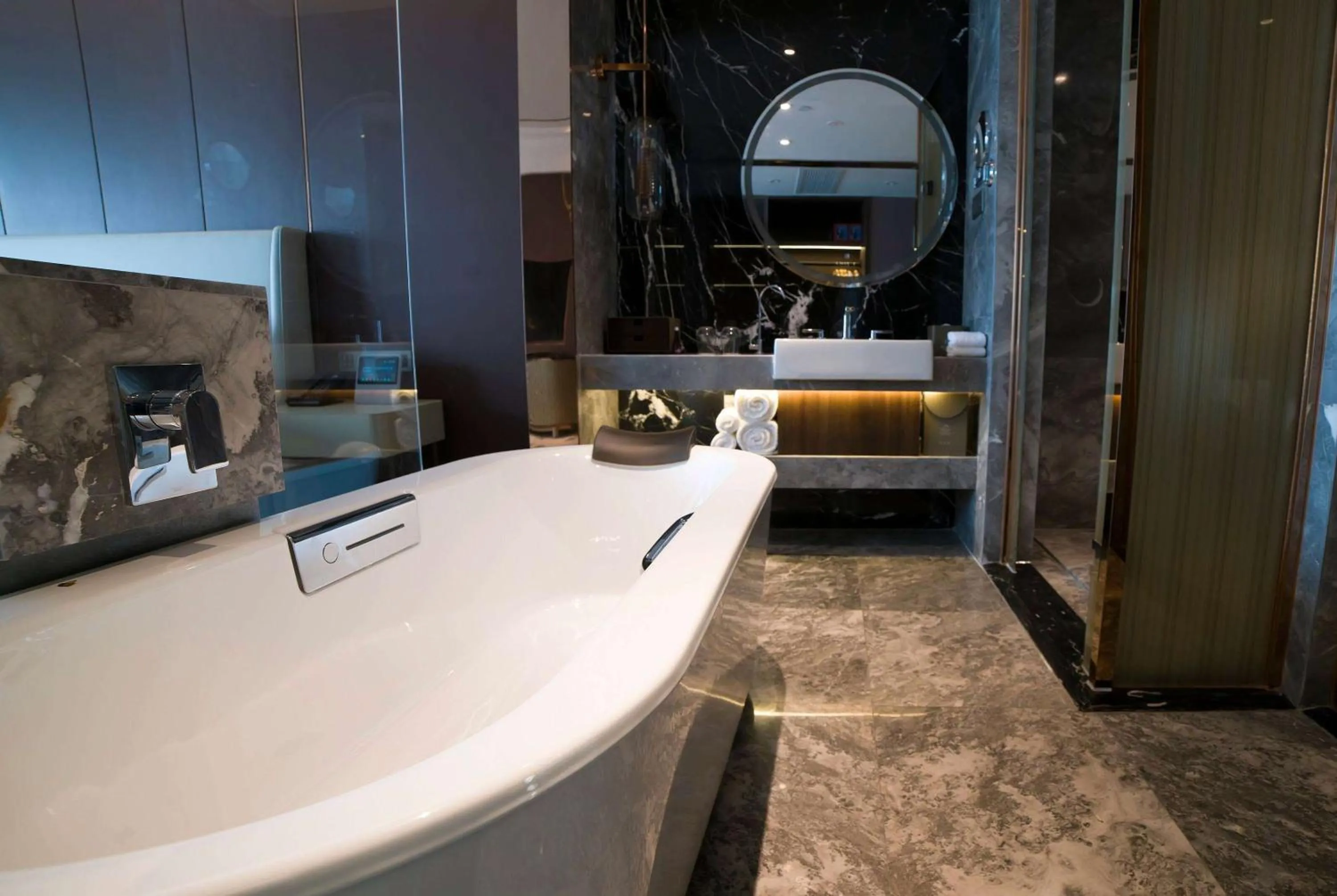 Bathroom in Days Hotel & Suites by Wyndham Jiangsu Xinyi