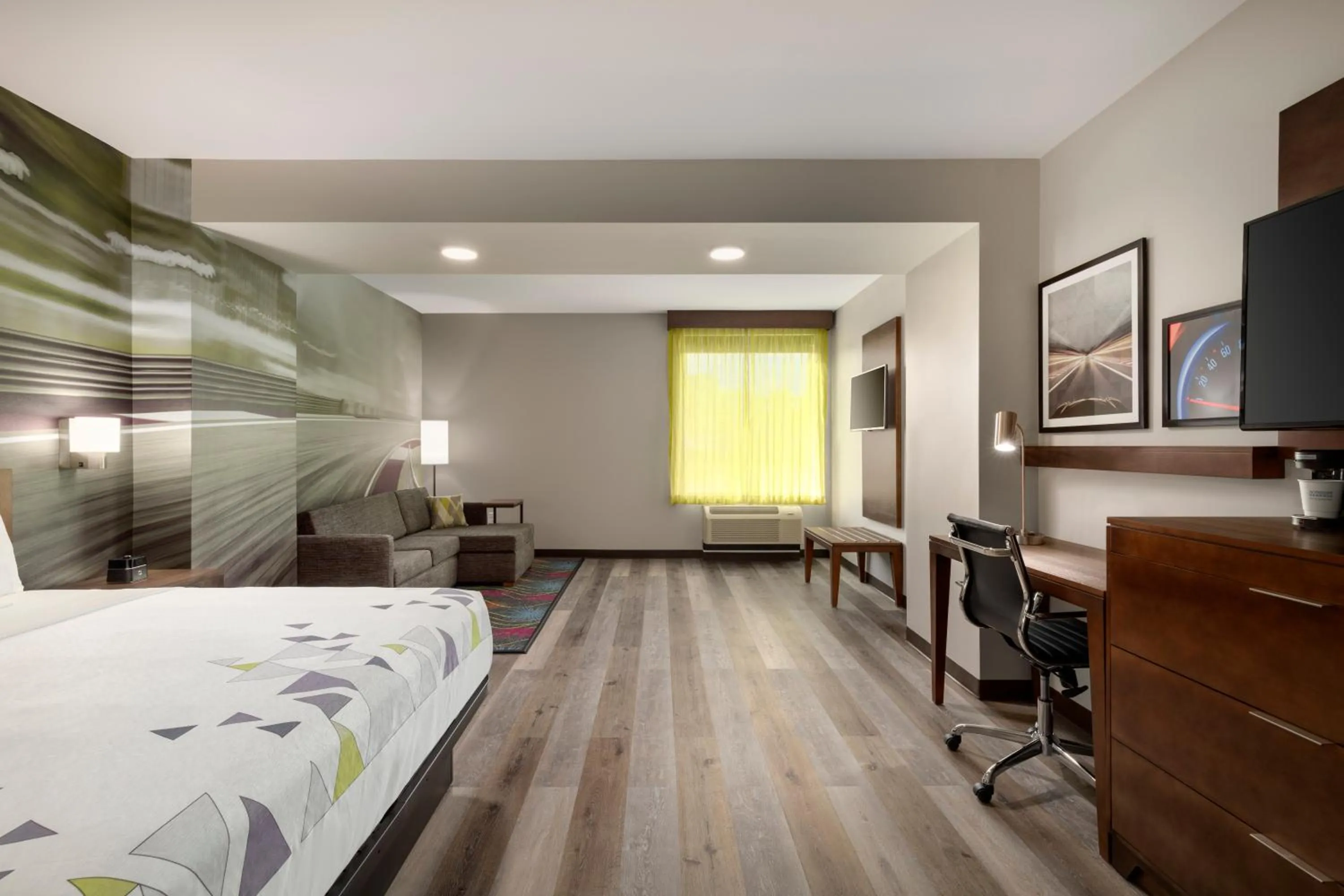 TV and multimedia, Bed in La Quinta Inn & Suites by Wyndham Braselton