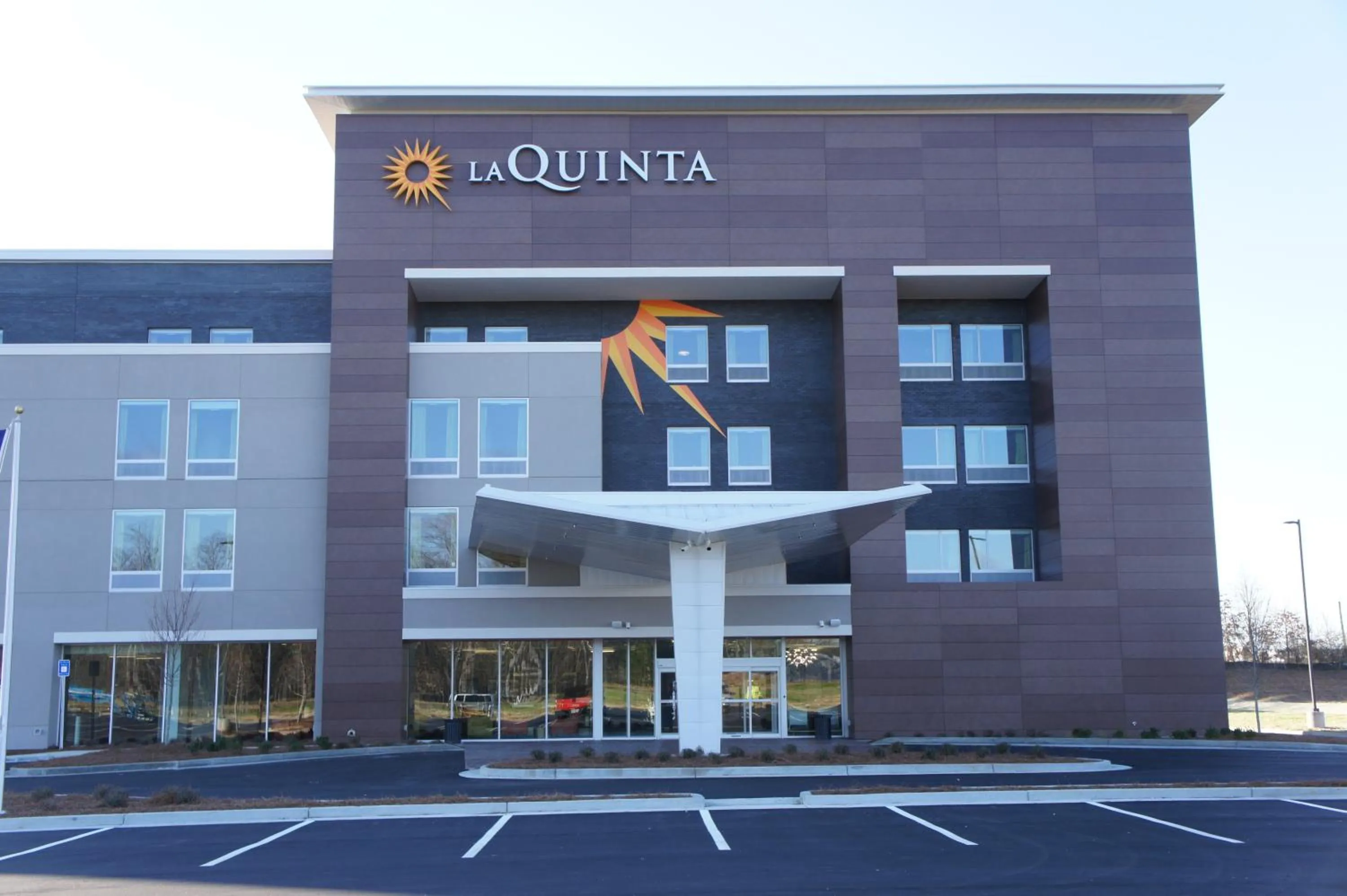 Property building in La Quinta Inn & Suites by Wyndham Braselton
