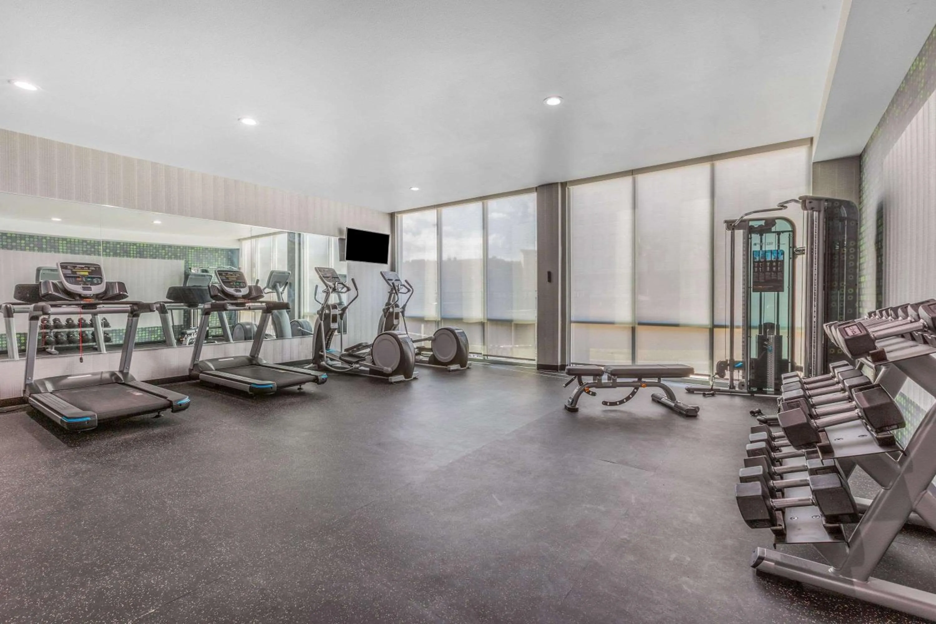 Fitness centre/facilities in La Quinta Inn & Suites by Wyndham Galveston West Seawall