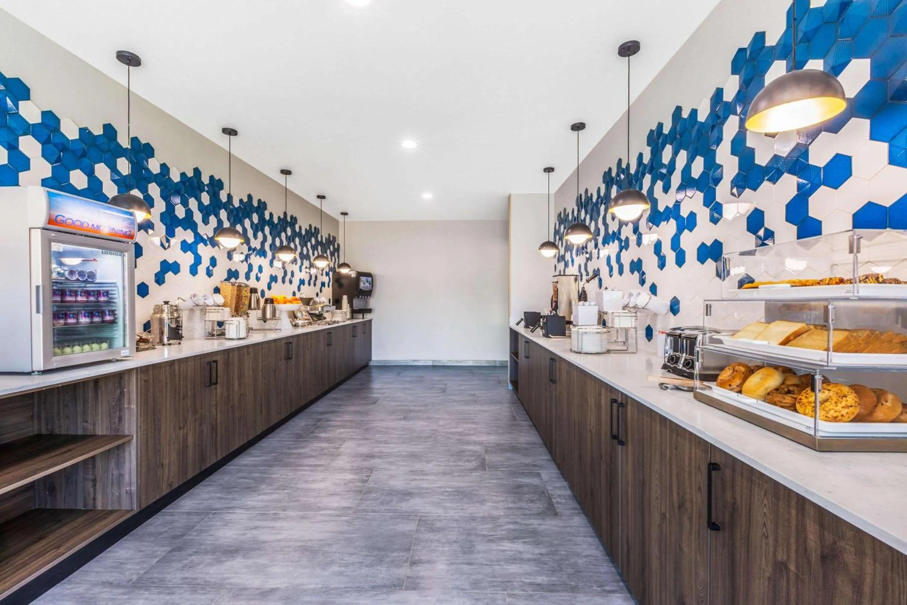 Restaurant/places to eat in La Quinta Inn & Suites by Wyndham Galveston West Seawall