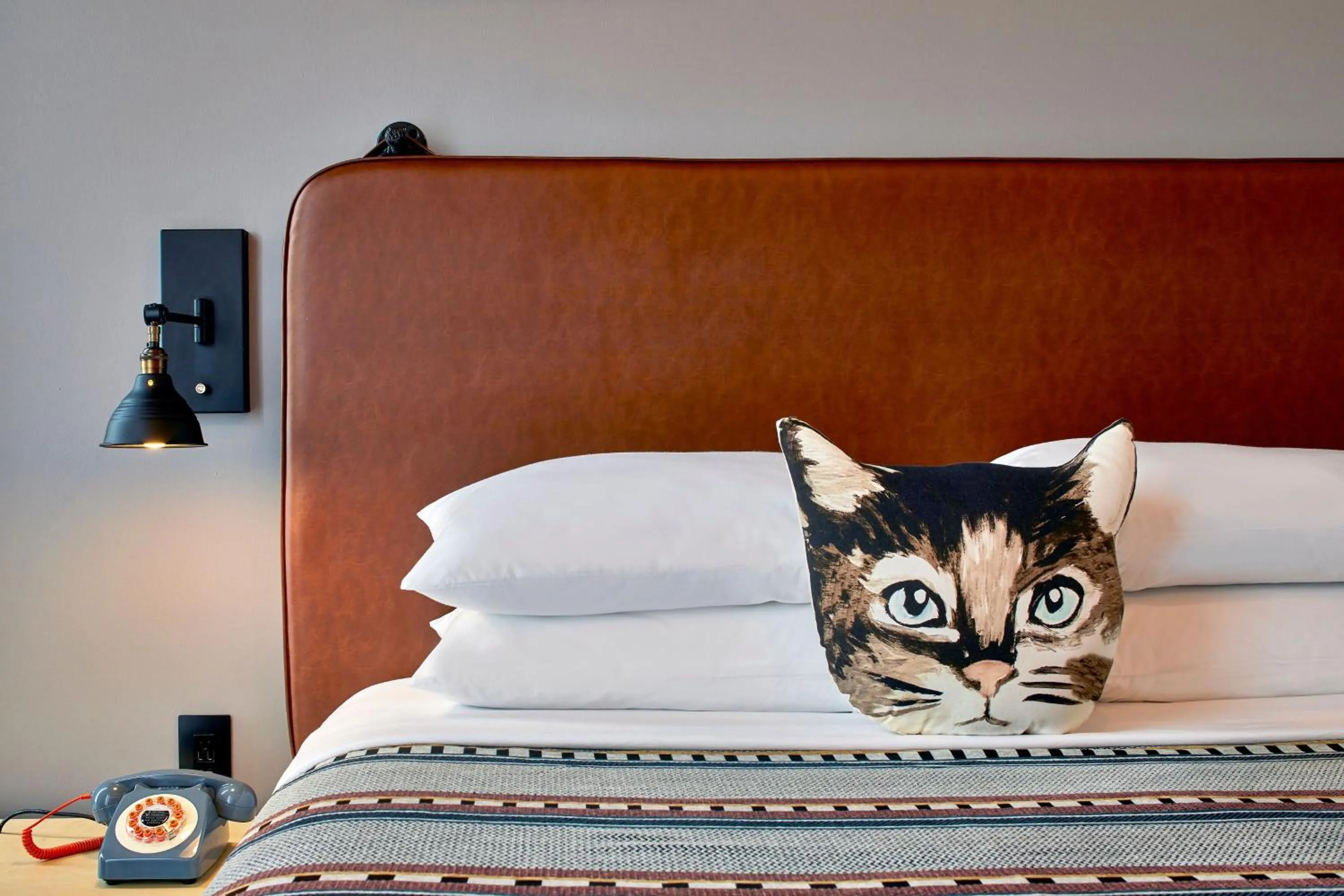 Photo of the whole room, Bed in Moxy Columbus Short North