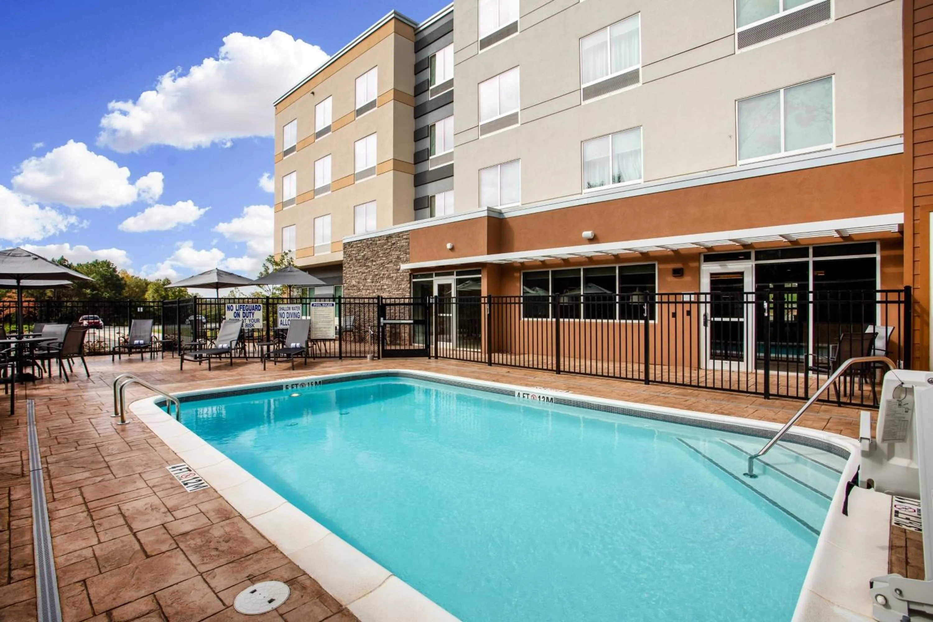 Swimming pool in Fairfield Inn & Suites by Marriott Greenville Spartanburg/Duncan