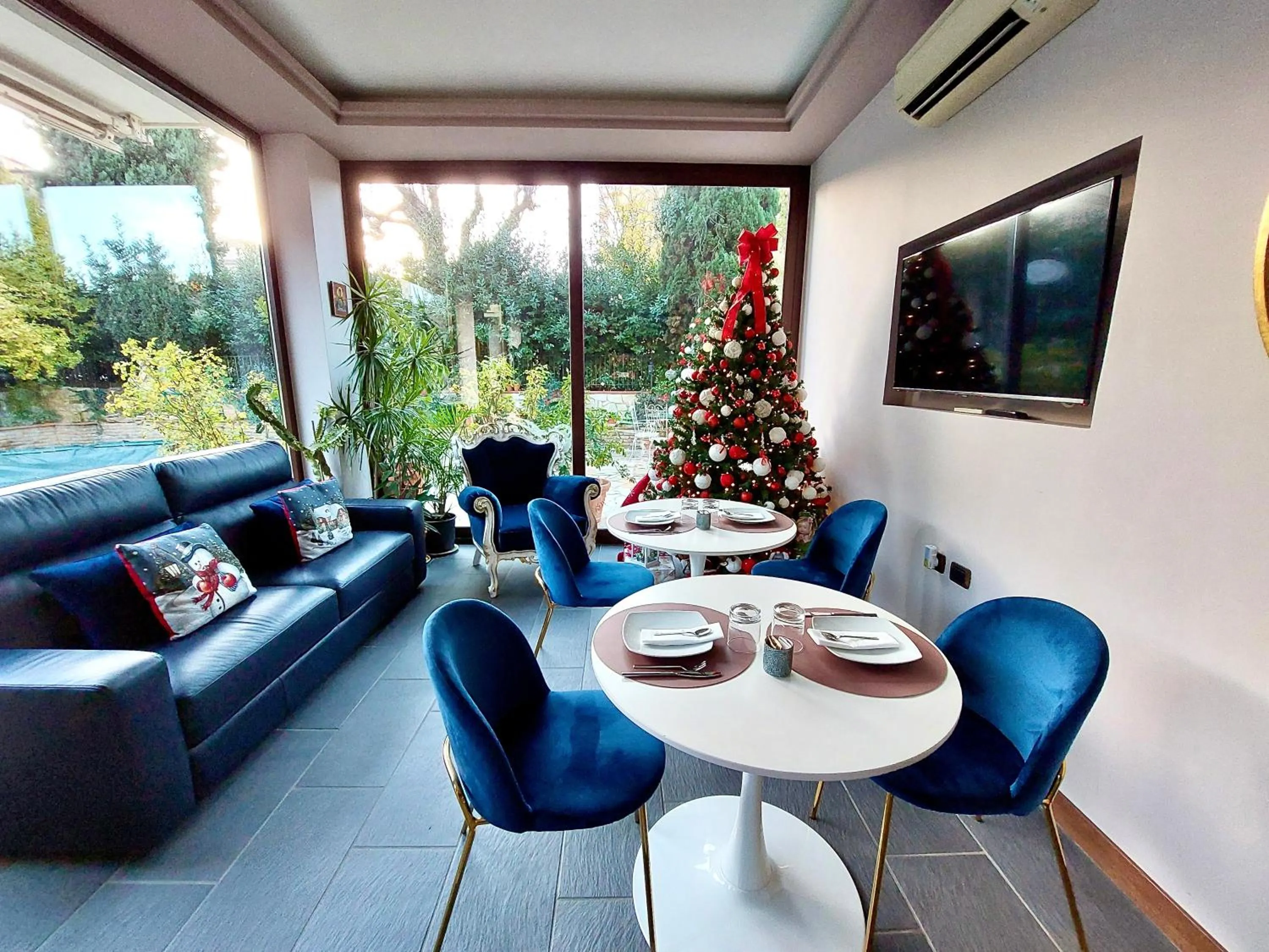 Communal lounge/ TV room in Villamena