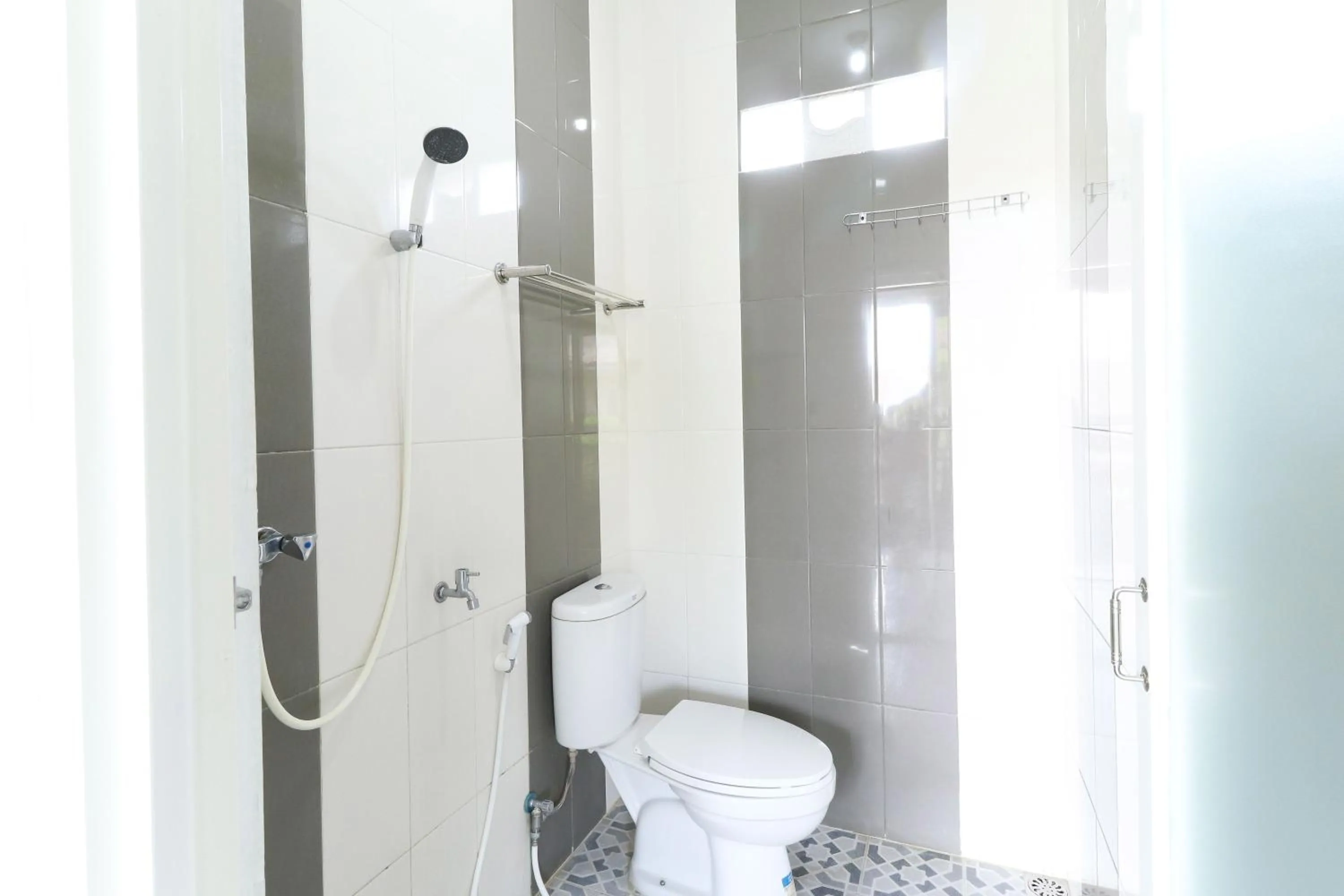 Bathroom in Griya Mulya near Alun Alun Batu Mitra RedDoorz