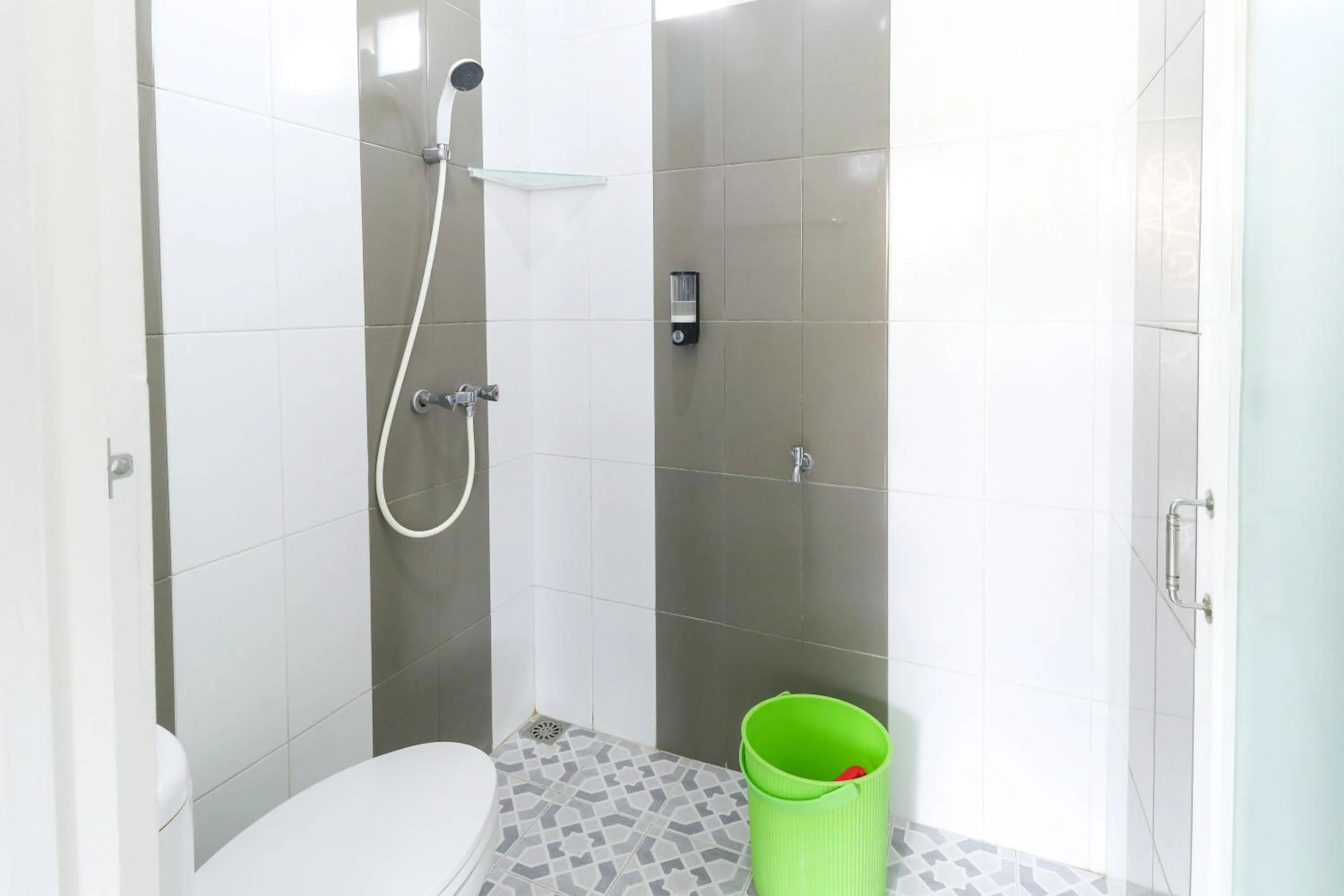 Bathroom in Griya Mulya near Alun Alun Batu Mitra RedDoorz