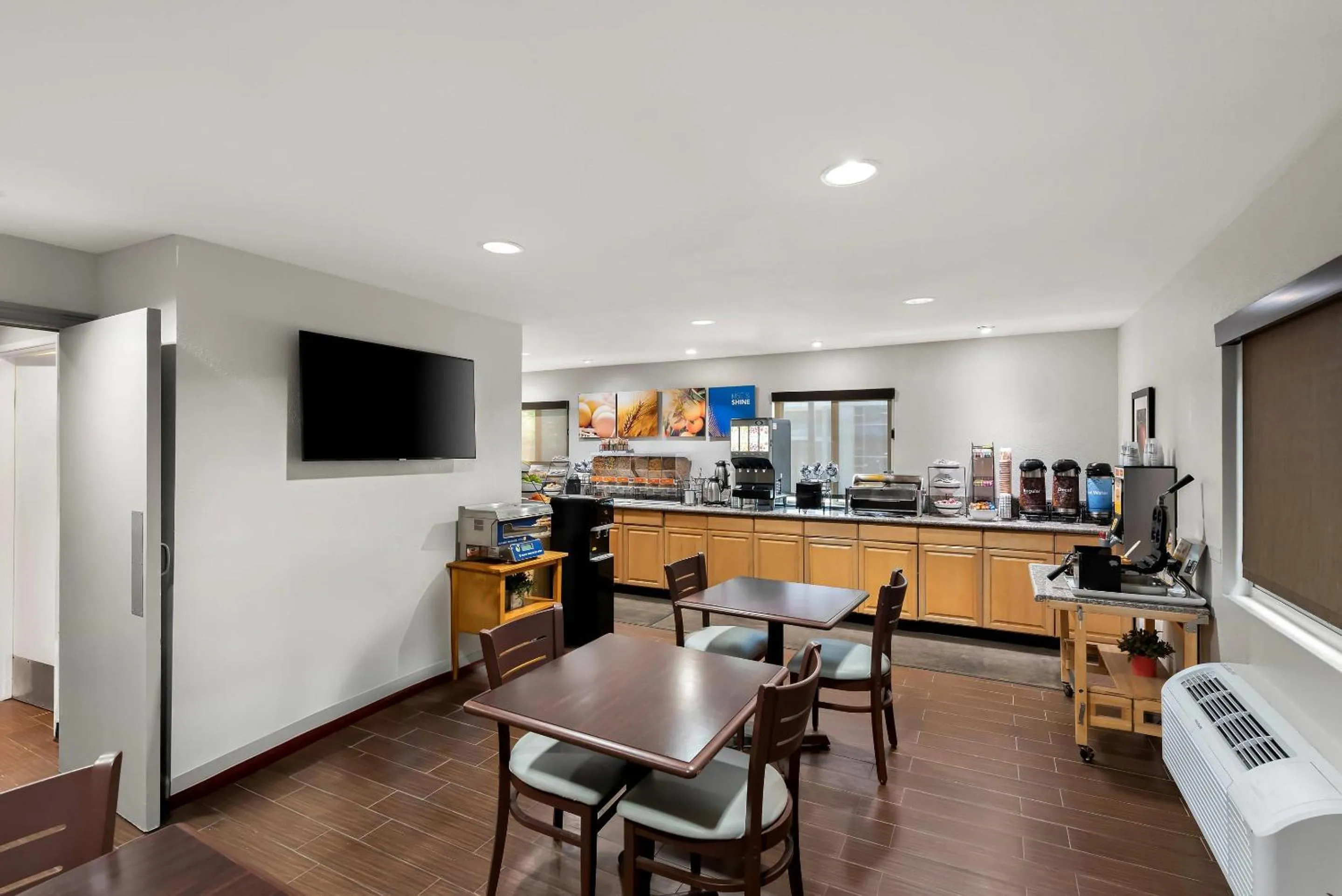 Breakfast in Comfort Inn Gaslamp Convention Center