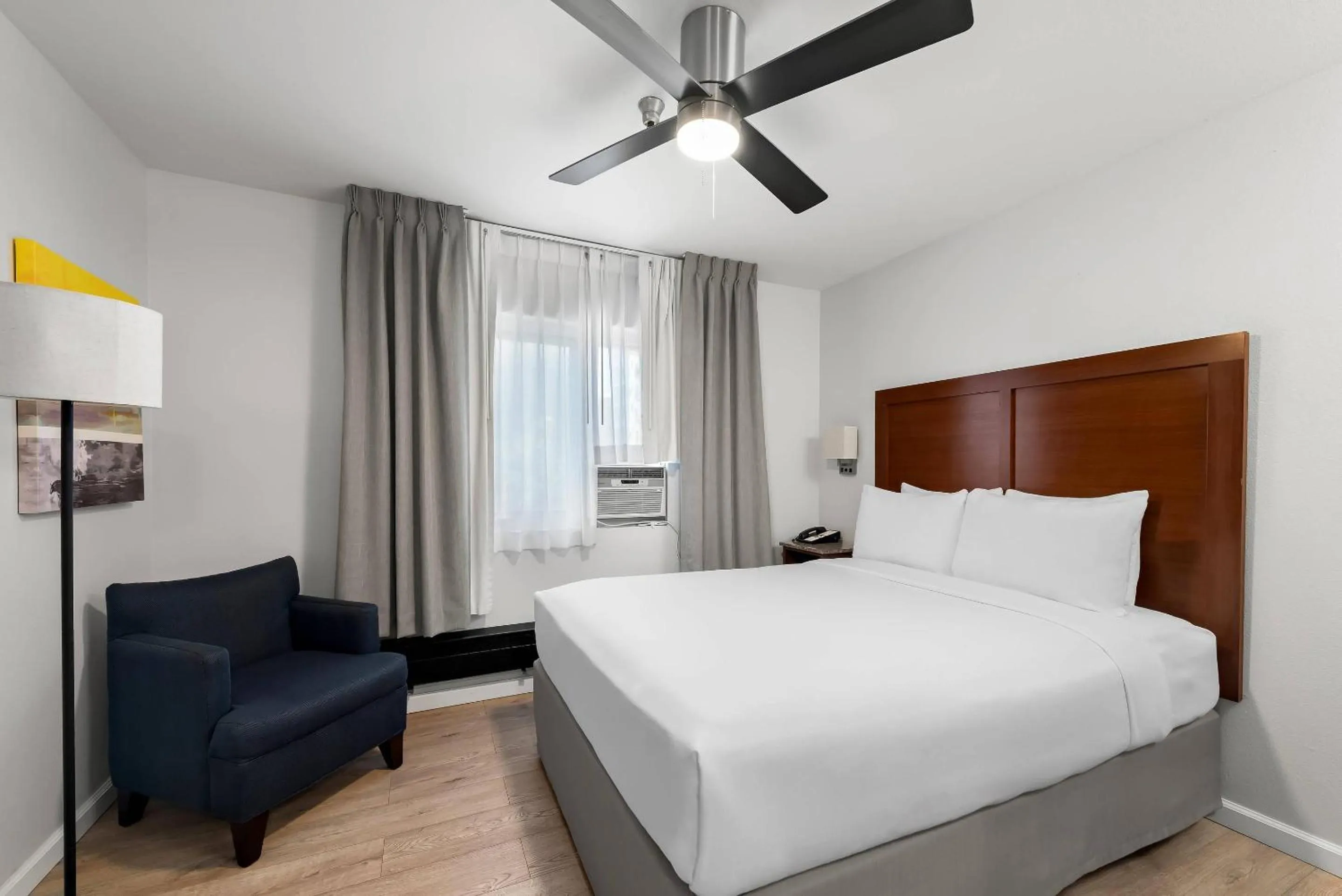 Bedroom, Bed in Comfort Inn Gaslamp Convention Center