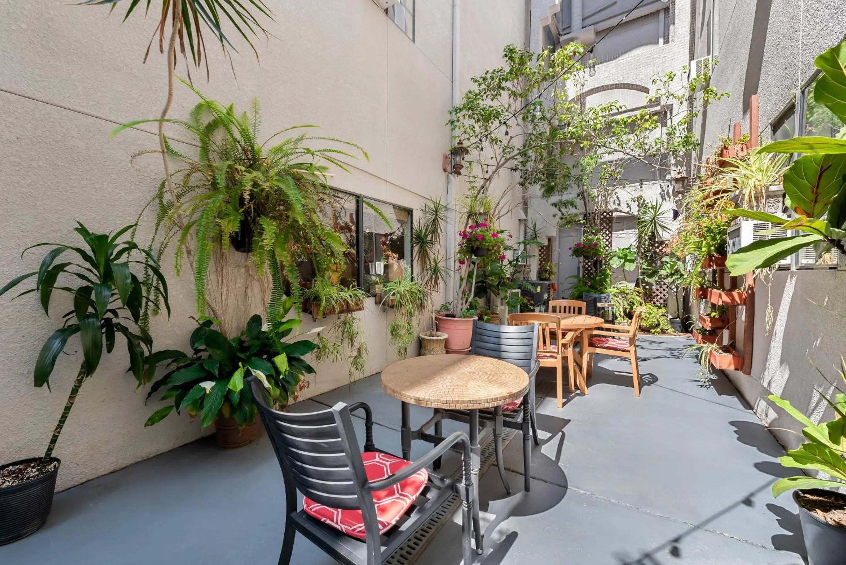 Swimming pool in Comfort Inn Gaslamp Convention Center