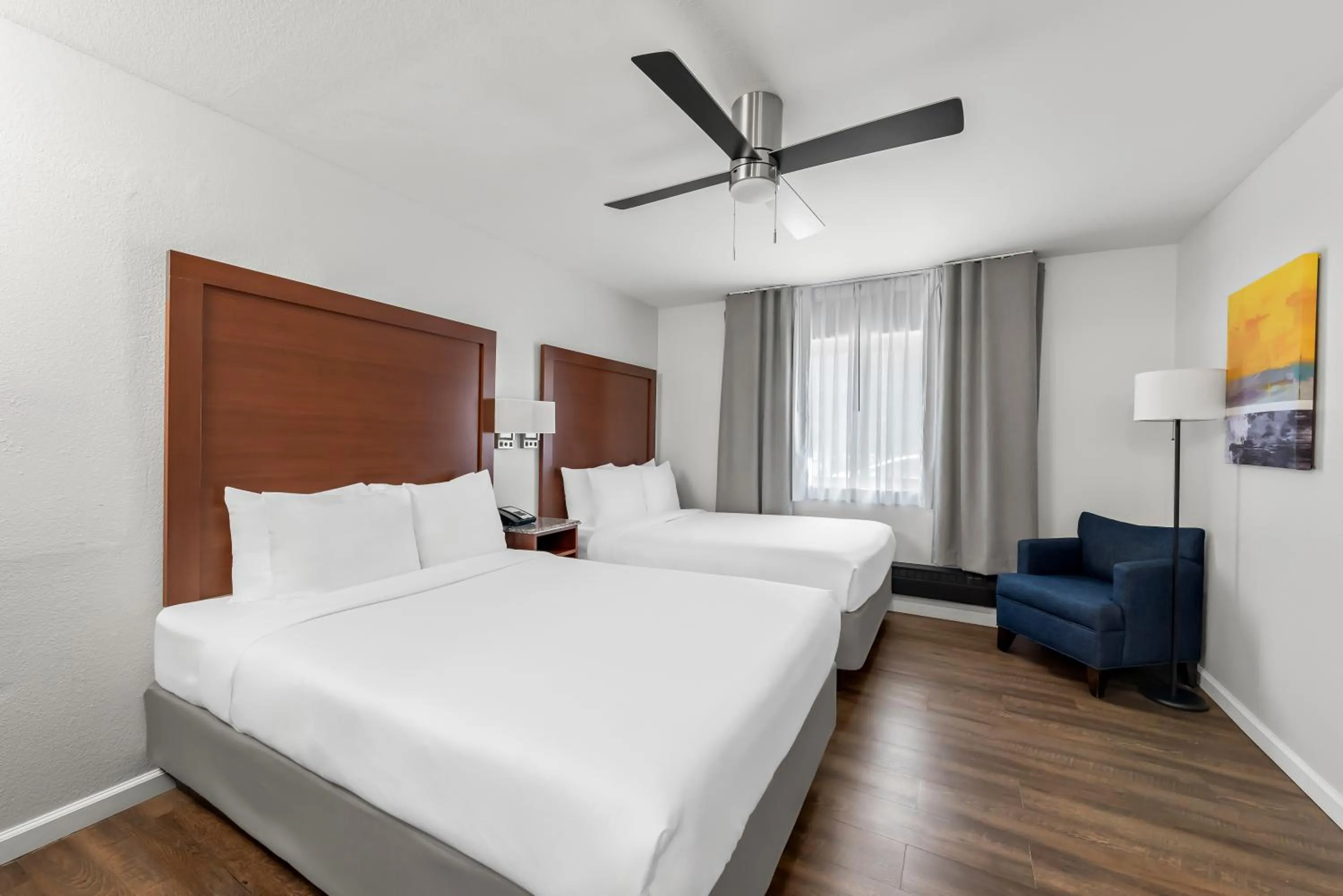 Bed in Comfort Inn Gaslamp Convention Center