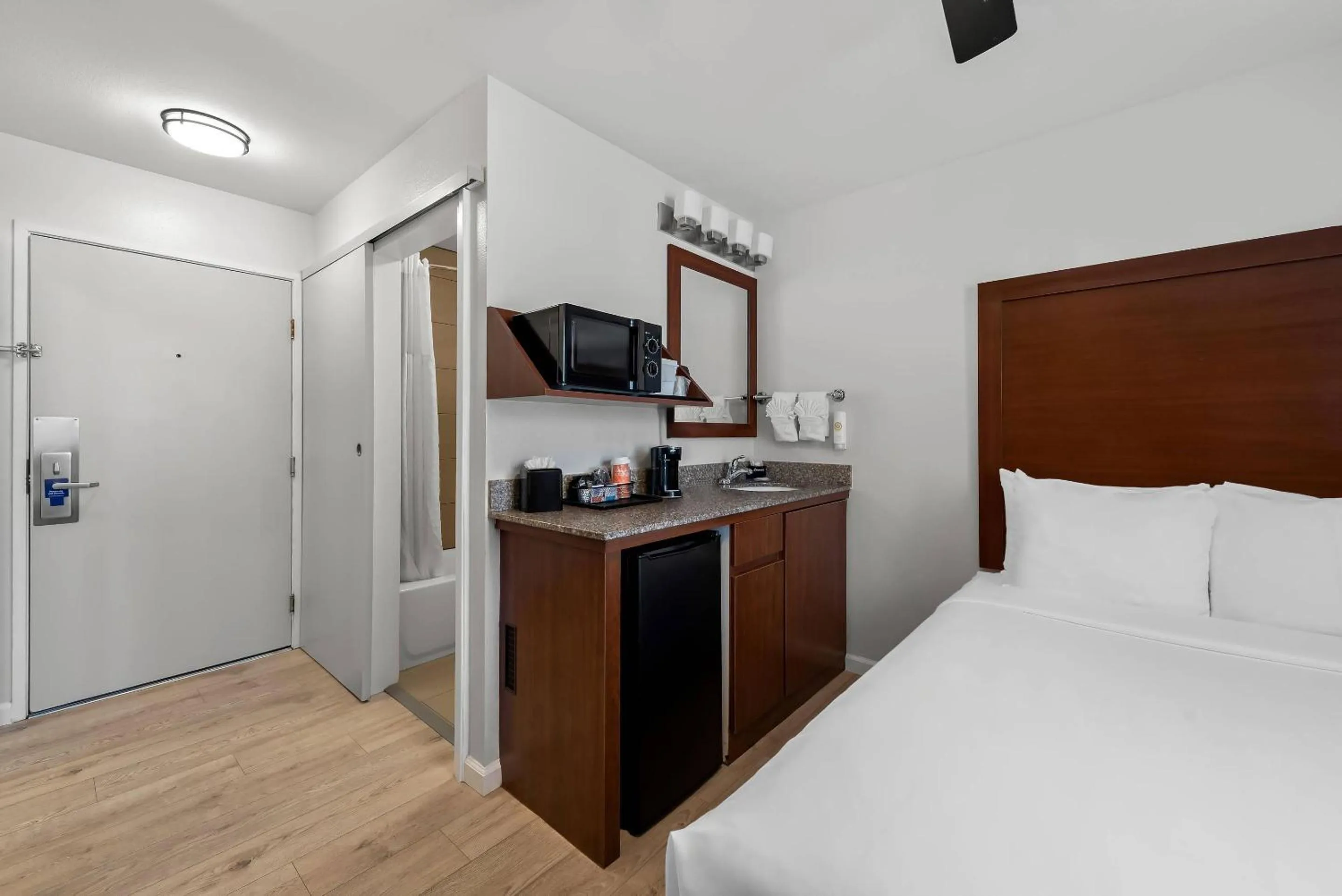 Bedroom, Bed in Comfort Inn Gaslamp Convention Center