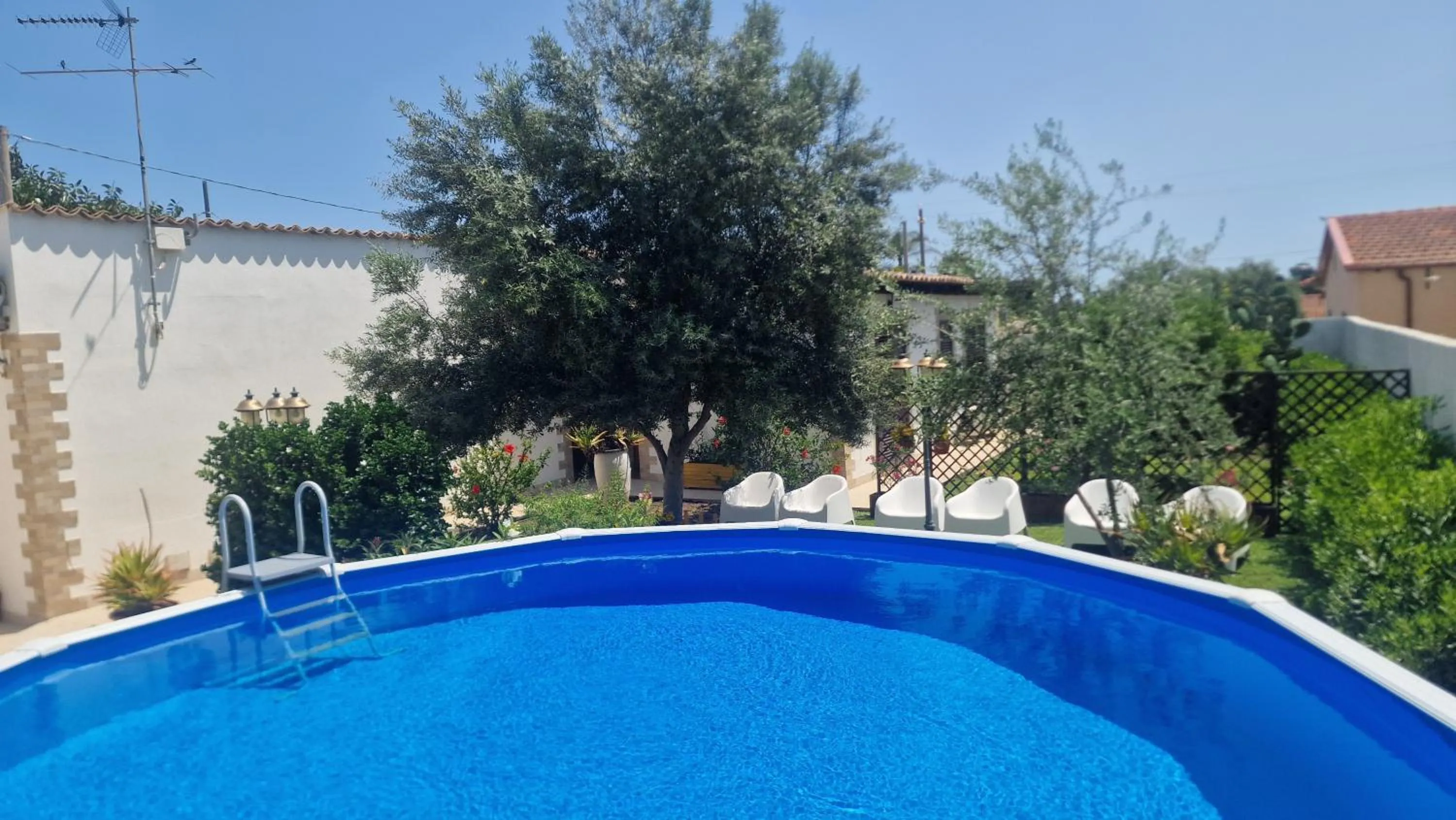 Swimming pool in Le Case Al Quadrato Residence