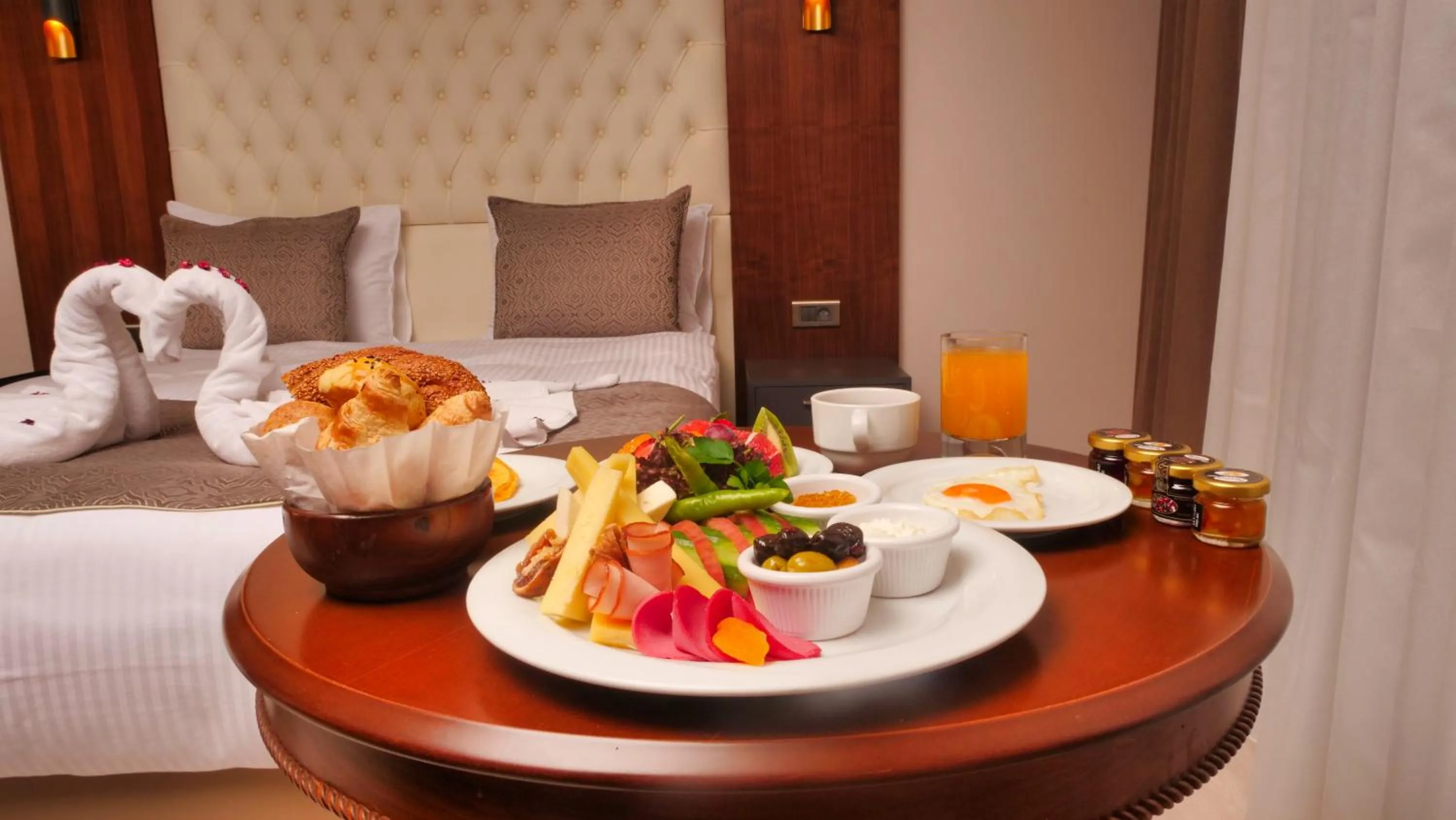 Breakfast, Bed in My Dream Istanbul Hotel