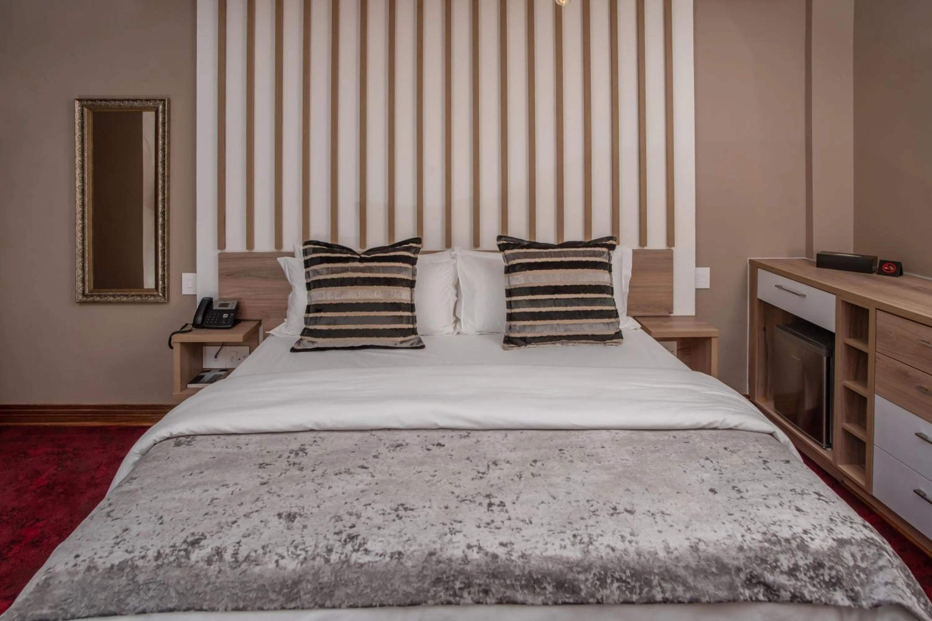 Bed in LOCH LOGAN HOTEL