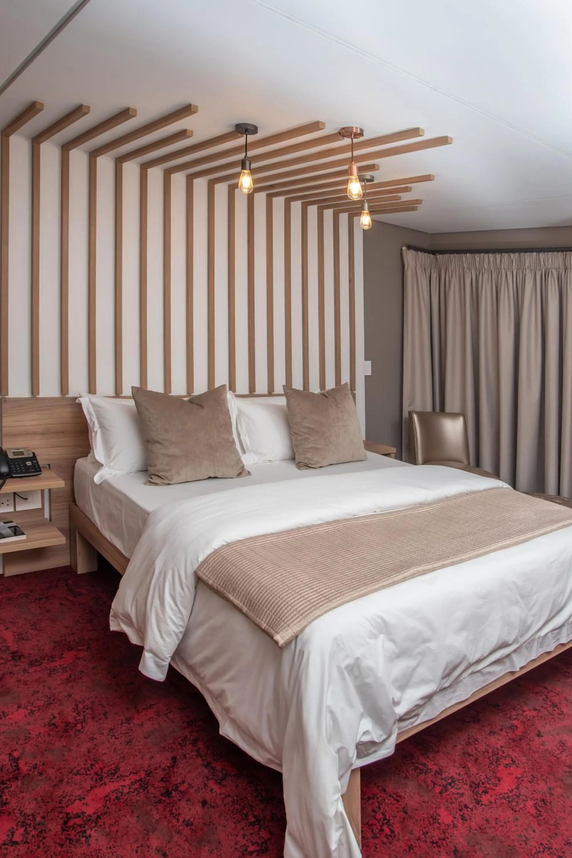 Bed in LOCH LOGAN HOTEL